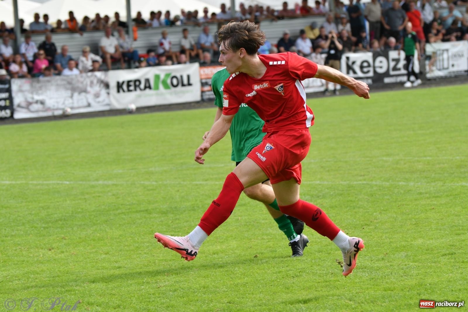 Zdjęcie w galerii na portalu naszraciborz.pl: Tworków – nobilitacja i ukłon Górnika Zabrze. 120-lecie LKS z meczem, który przejdzie do historii wiadomości z regionu