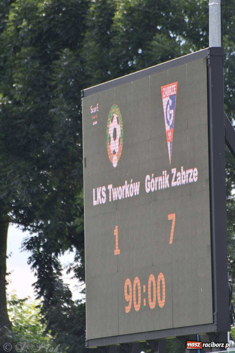 Zdjęcie w galerii na portalu naszraciborz.pl: Tworków – nobilitacja i ukłon Górnika Zabrze. 120-lecie LKS z meczem, który przejdzie do historii wiadomości z regionu