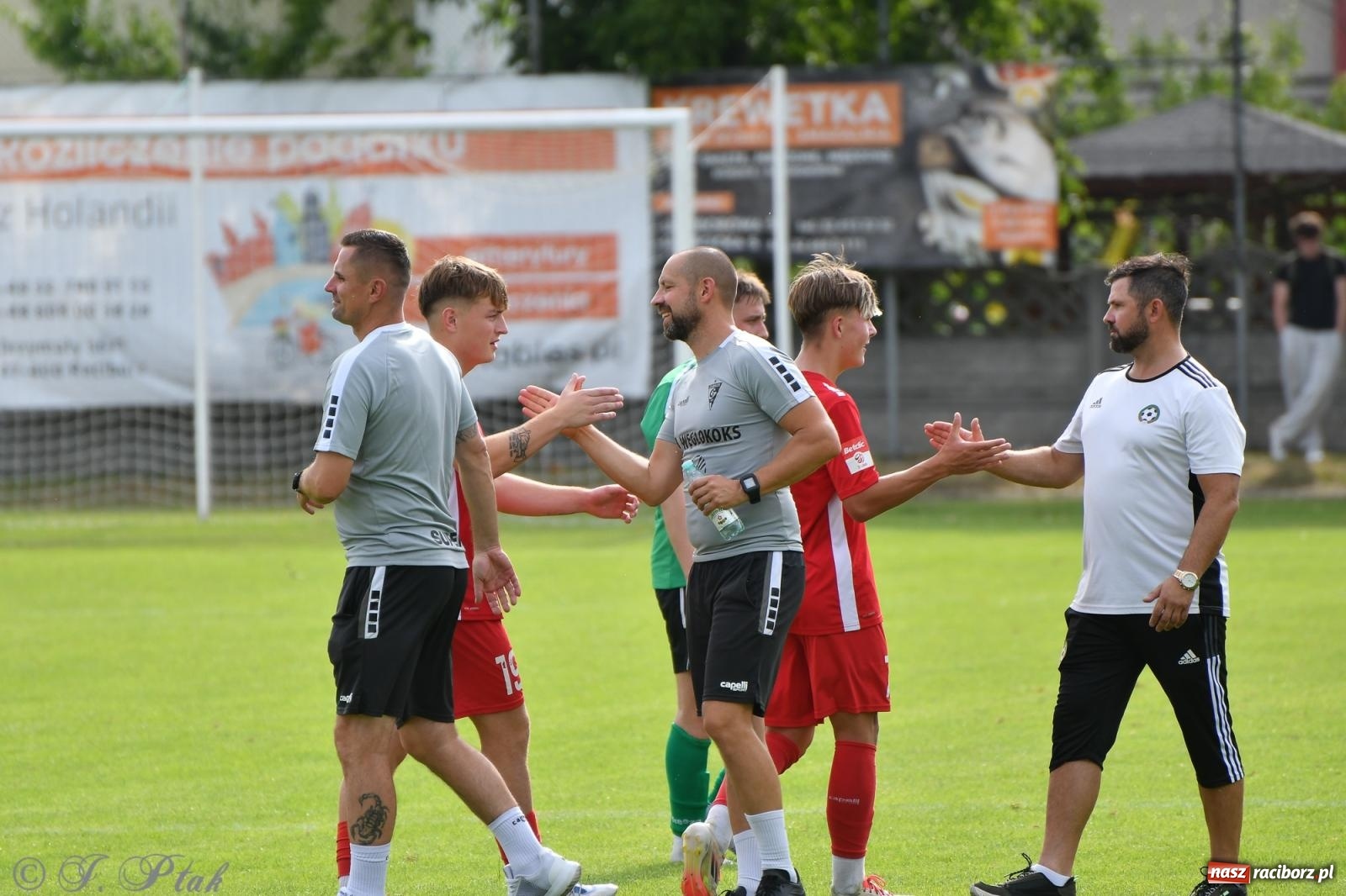 Zdjęcie w galerii na portalu naszraciborz.pl: Tworków – nobilitacja i ukłon Górnika Zabrze. 120-lecie LKS z meczem, który przejdzie do historii wiadomości z regionu