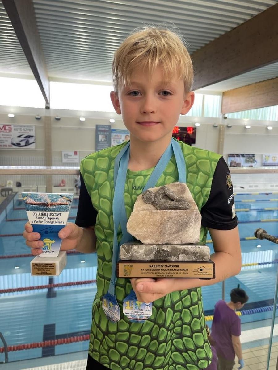 Zdjęcie w galerii na portalu naszraciborz.pl: Pływacki talent z Chałupek. Rozmowa z Kacprem Segetem, 10-letnim mistrzem śląska wiadomości z regionu