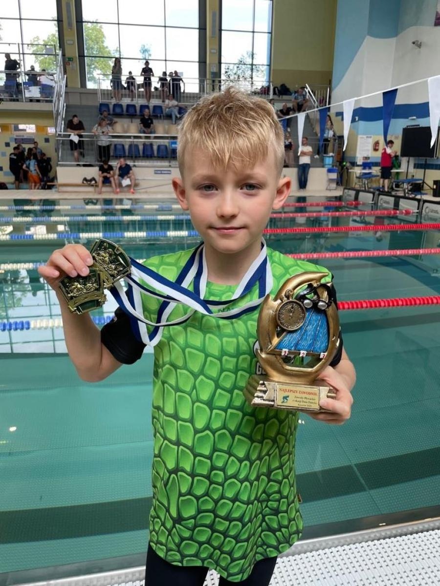 Zdjęcie w galerii na portalu naszraciborz.pl: Pływacki talent z Chałupek. Rozmowa z Kacprem Segetem, 10-letnim mistrzem śląska wiadomości z regionu