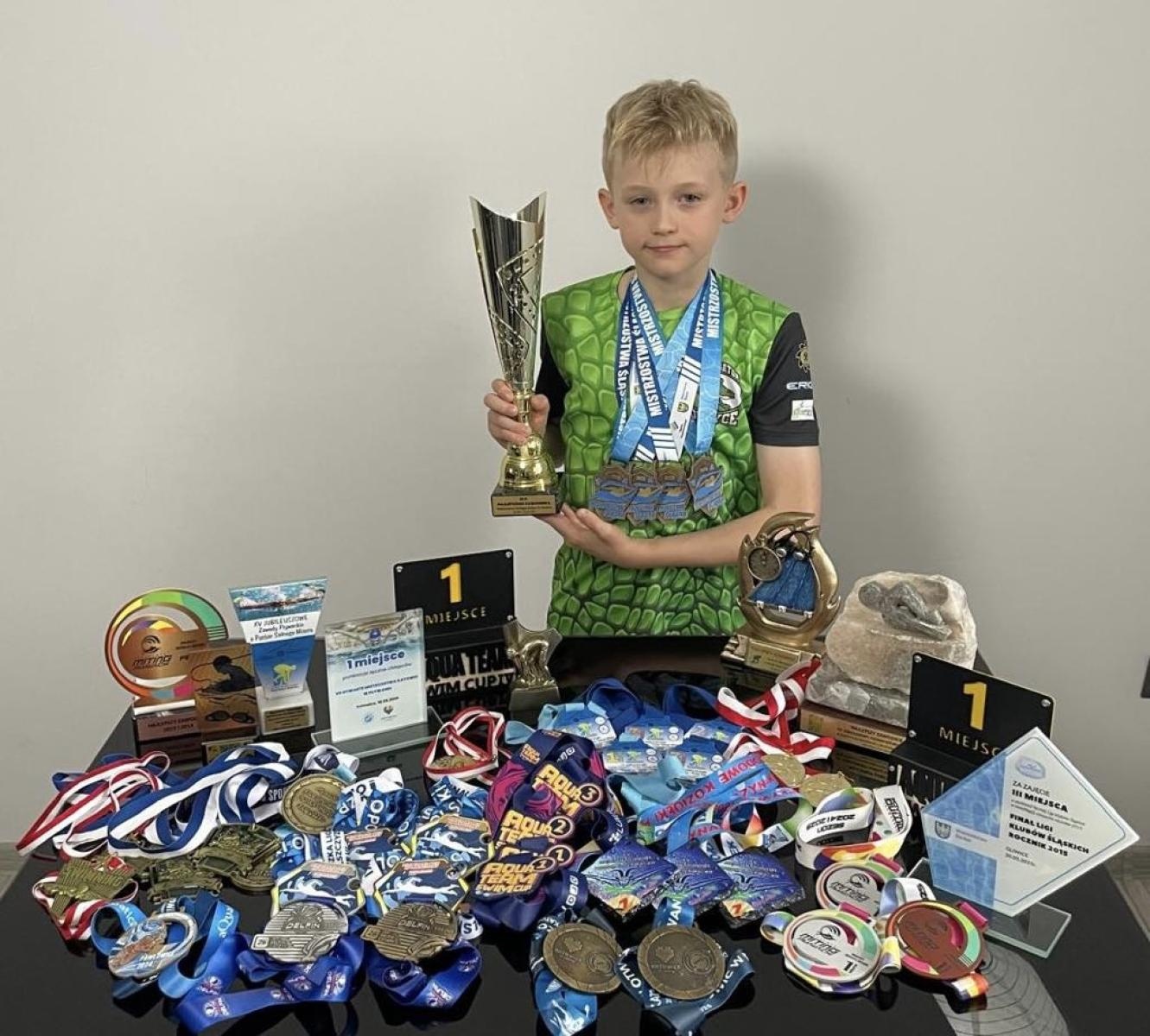 Zdjęcie w galerii na portalu naszraciborz.pl: Pływacki talent z Chałupek. Rozmowa z Kacprem Segetem, 10-letnim mistrzem śląska wiadomości z regionu