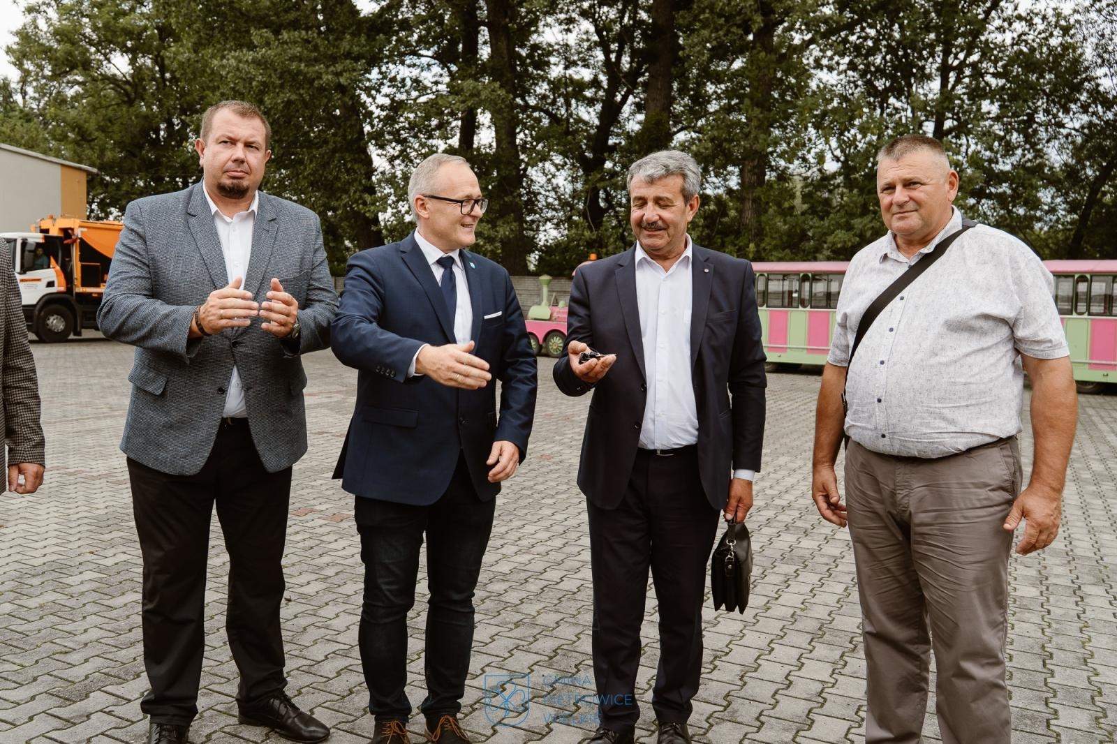 Zdjęcie w galerii na portalu naszraciborz.pl: Z Pietrowic Wielkich do Kozłowa. Polski autobus w służbie ukraińskiej gminy  wiadomości z regionu