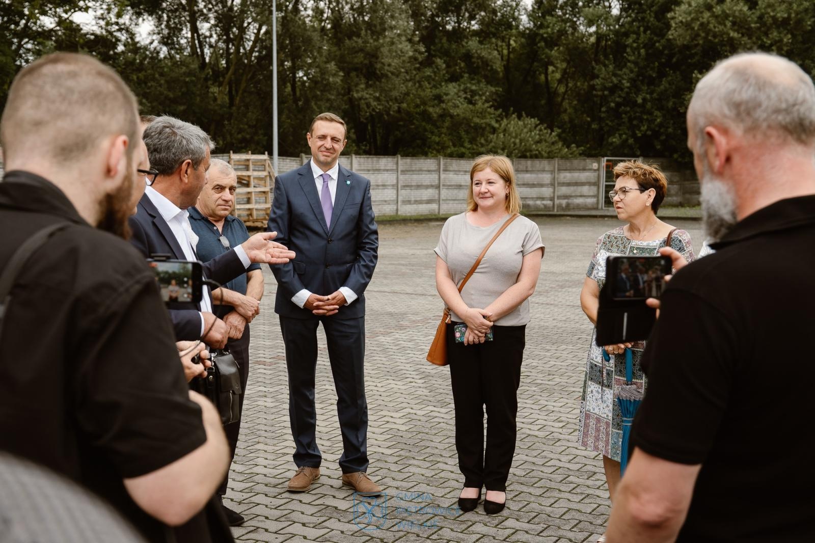 Zdjęcie w galerii na portalu naszraciborz.pl: Z Pietrowic Wielkich do Kozłowa. Polski autobus w służbie ukraińskiej gminy  wiadomości z regionu
