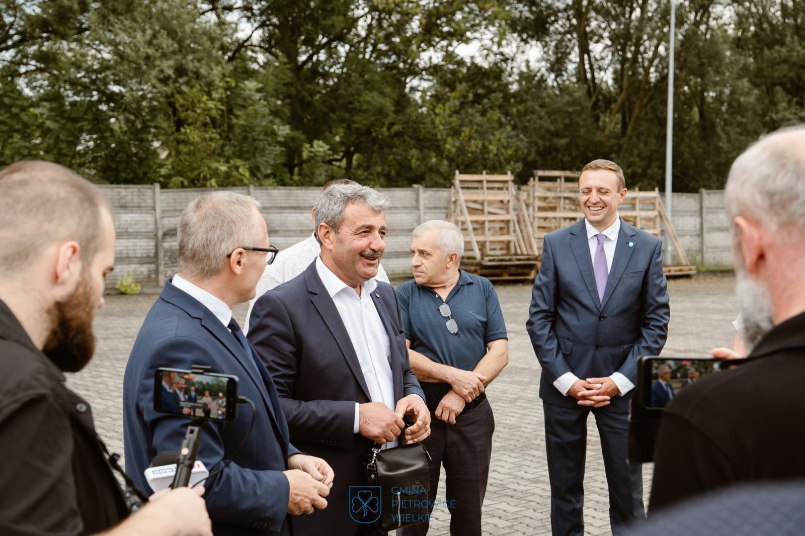 Zdjęcie w galerii na portalu naszraciborz.pl: Z Pietrowic Wielkich do Kozłowa. Polski autobus w służbie ukraińskiej gminy  wiadomości z regionu