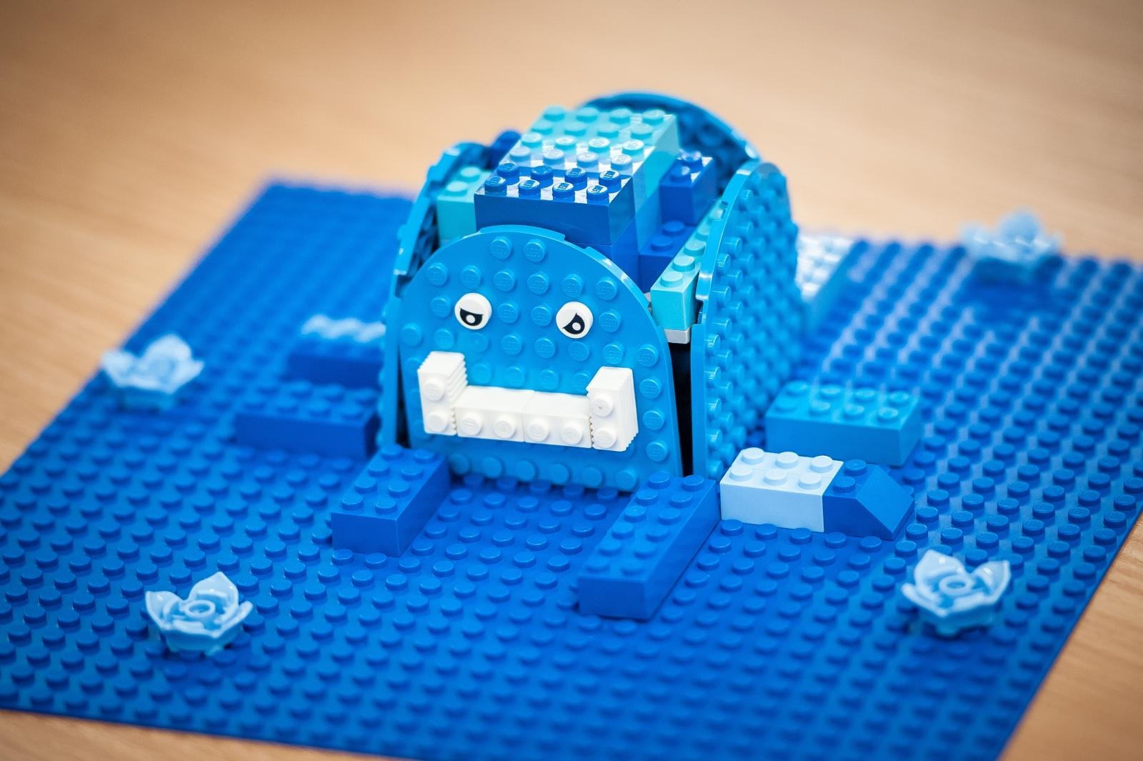 Zdjęcie w galerii na portalu naszraciborz.pl: Ciocia od Klocków na Zamku Piastowskim. Warsztaty LEGO w ramach Wakacji w Powiecie wiadomości z regionu