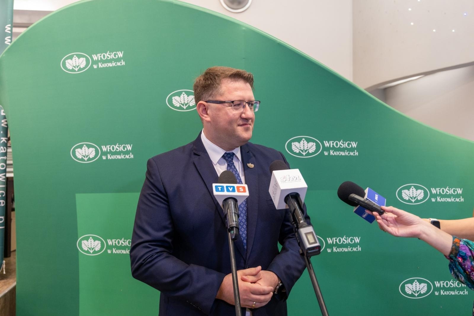 Zdjęcie w galerii na portalu naszraciborz.pl: Bezpieczny Strażak: pierwsza edycja programu WFOŚiGW z realnym wsparciem dla jednostek OSP z powiatu raciborskiego wiadomości z regionu