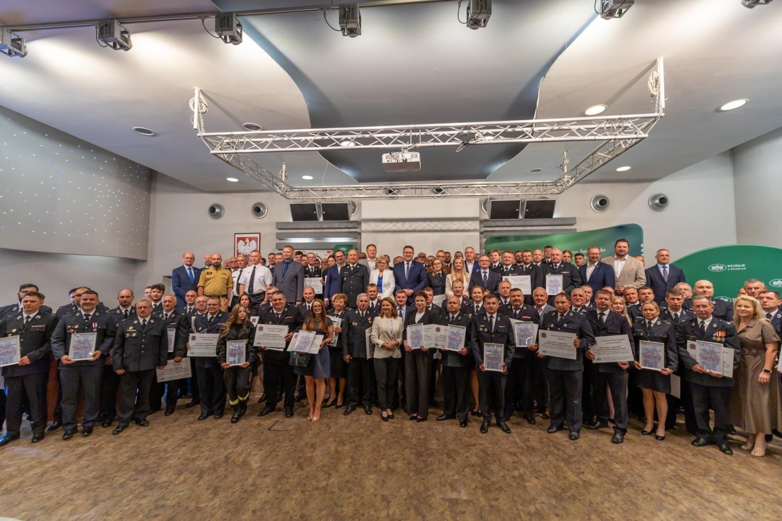 Zdjęcie w galerii na portalu naszraciborz.pl: Bezpieczny Strażak: pierwsza edycja programu WFOŚiGW z realnym wsparciem dla jednostek OSP z powiatu raciborskiego wiadomości z regionu