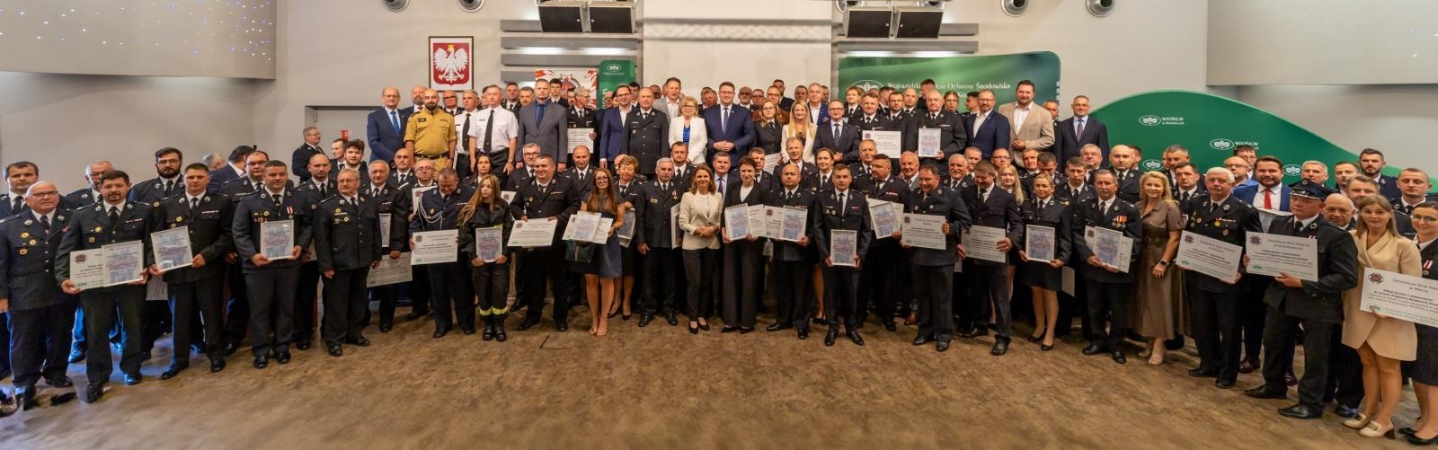 Zdjęcie w galerii na portalu naszraciborz.pl: Bezpieczny Strażak: pierwsza edycja programu WFOŚiGW z realnym wsparciem dla jednostek OSP z powiatu raciborskiego wiadomości z regionu