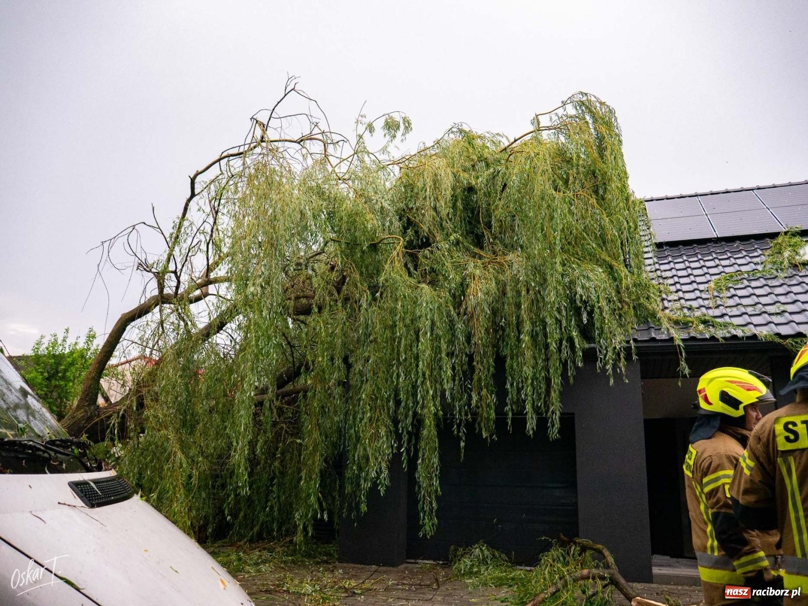 Zdjęcie w galerii na portalu naszraciborz.pl: Silny wiatr i ulewa przysporzyły pracy strażakom. Seria interwencji w Nędzy [FOTO] wiadomości z regionu