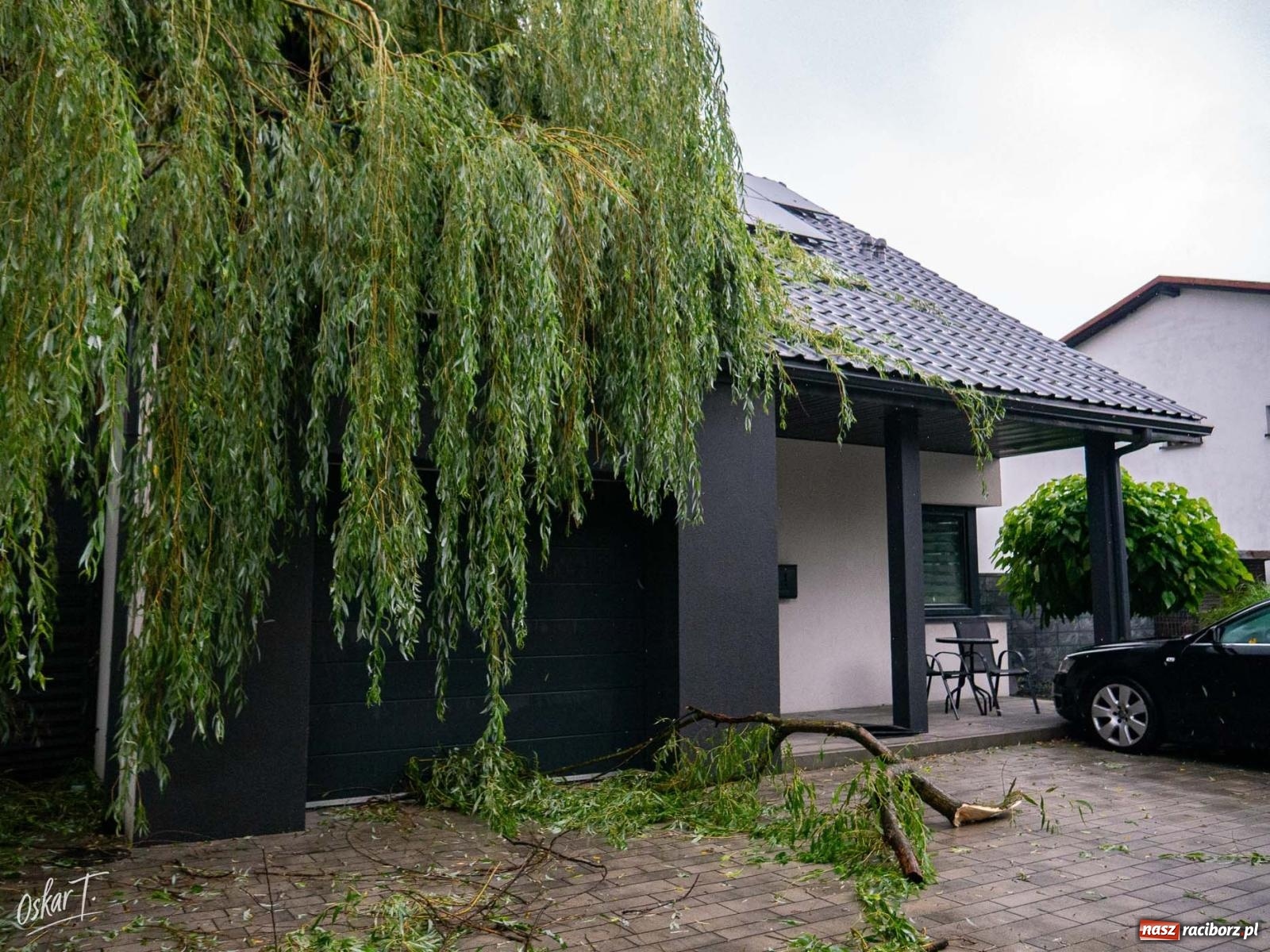 Zdjęcie w galerii na portalu naszraciborz.pl: Silny wiatr i ulewa przysporzyły pracy strażakom. Seria interwencji w Nędzy [FOTO] wiadomości z regionu