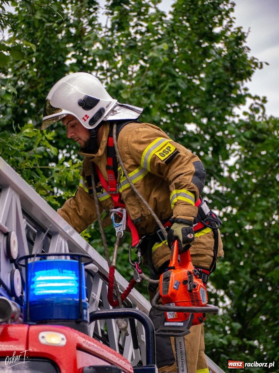 Zdjęcie w galerii na portalu naszraciborz.pl: Silny wiatr i ulewa przysporzyły pracy strażakom. Seria interwencji w Nędzy [FOTO] wiadomości z regionu