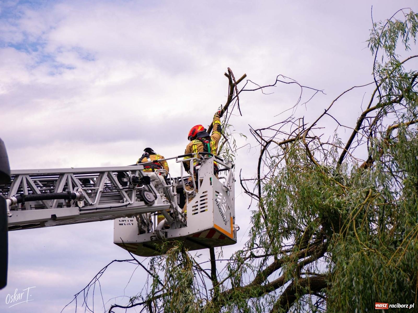 Zdjęcie w galerii na portalu naszraciborz.pl: Silny wiatr i ulewa przysporzyły pracy strażakom. Seria interwencji w Nędzy [FOTO] wiadomości z regionu