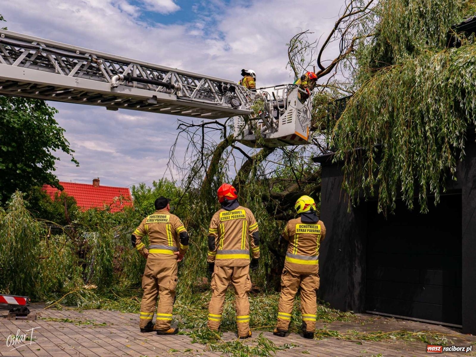 Zdjęcie w galerii na portalu naszraciborz.pl: Silny wiatr i ulewa przysporzyły pracy strażakom. Seria interwencji w Nędzy [FOTO] wiadomości z regionu