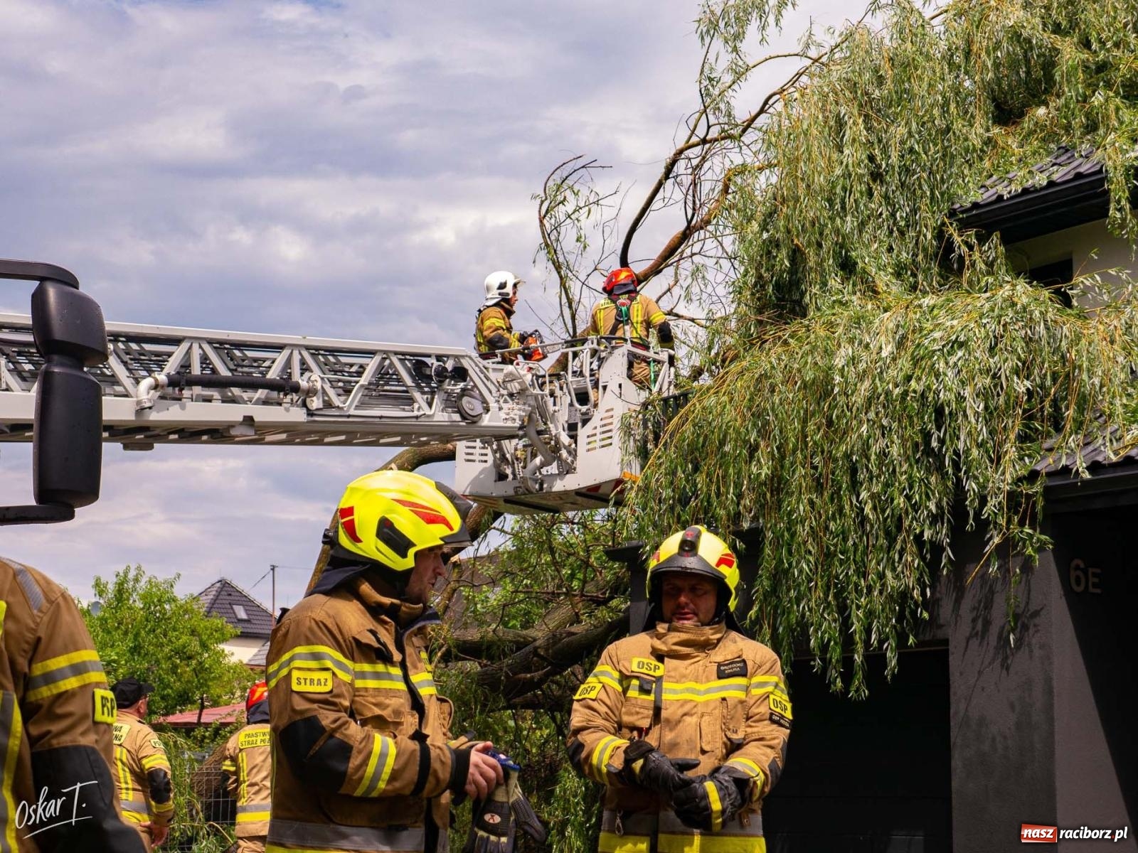 Zdjęcie w galerii na portalu naszraciborz.pl: Silny wiatr i ulewa przysporzyły pracy strażakom. Seria interwencji w Nędzy [FOTO] wiadomości z regionu