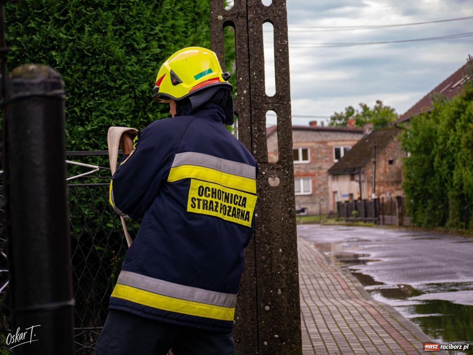 Zdjęcie w galerii na portalu naszraciborz.pl: Silny wiatr i ulewa przysporzyły pracy strażakom. Seria interwencji w Nędzy [FOTO] wiadomości z regionu