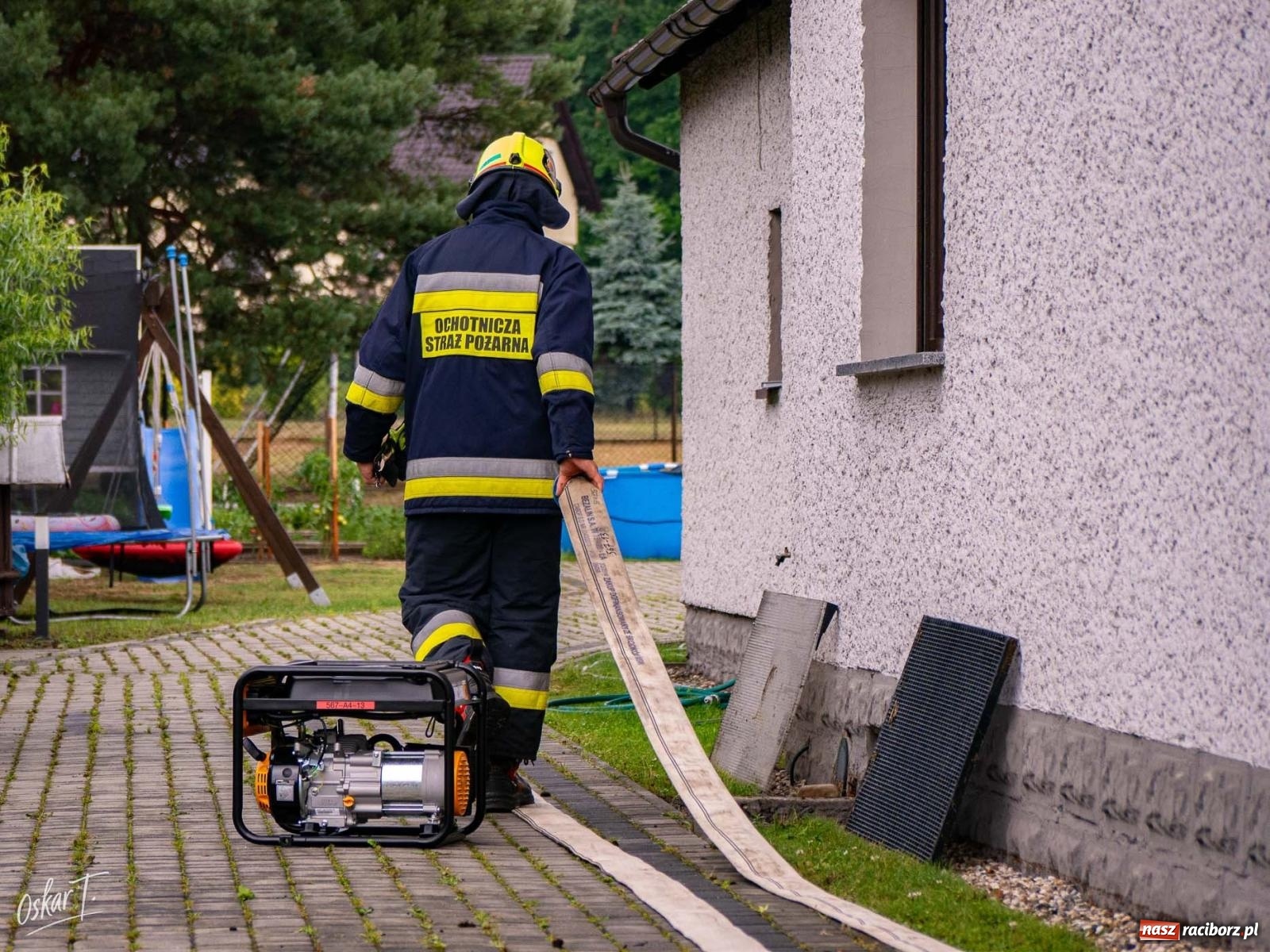 Zdjęcie w galerii na portalu naszraciborz.pl: Silny wiatr i ulewa przysporzyły pracy strażakom. Seria interwencji w Nędzy [FOTO] wiadomości z regionu