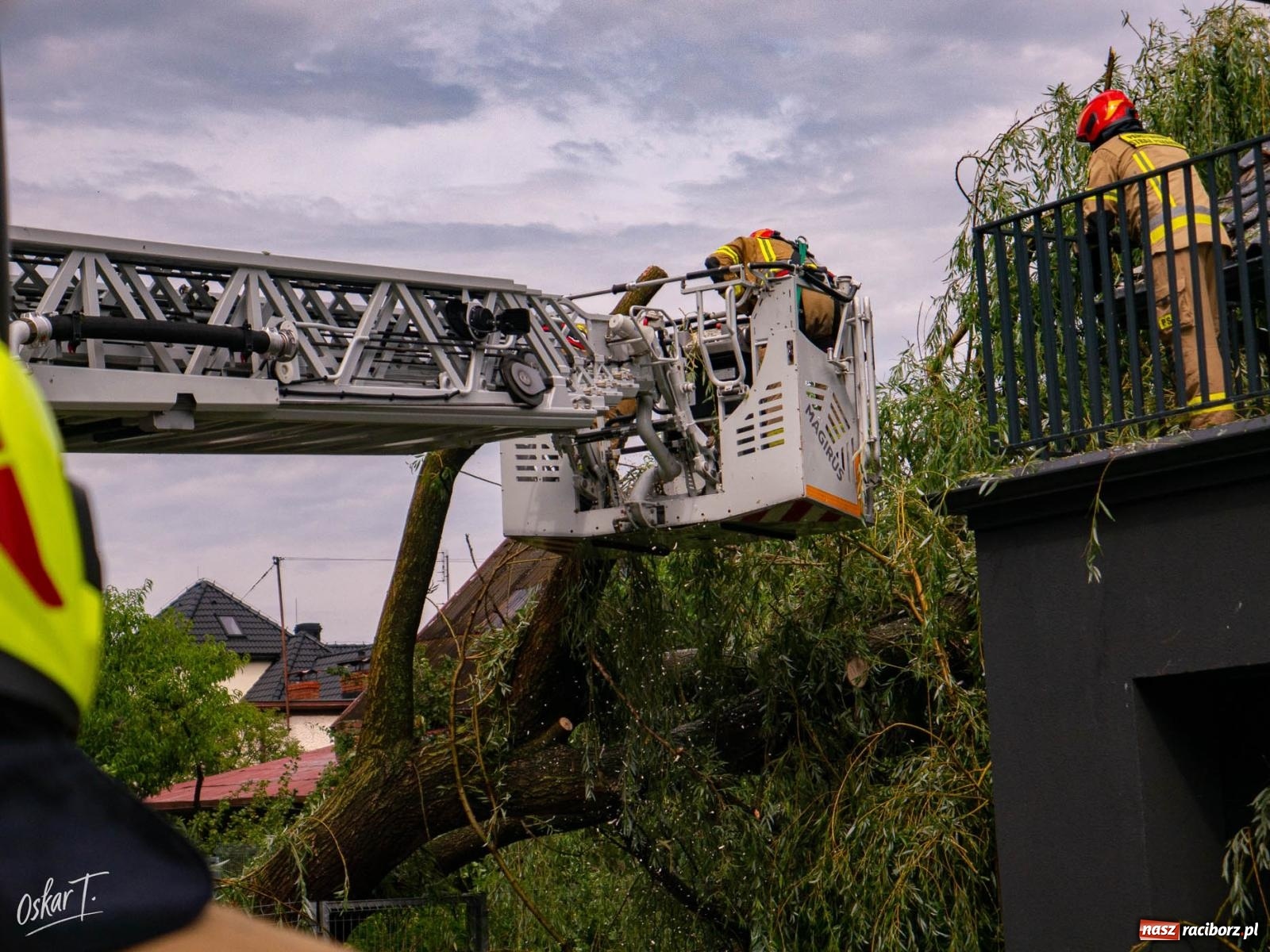 Zdjęcie w galerii na portalu naszraciborz.pl: Silny wiatr i ulewa przysporzyły pracy strażakom. Seria interwencji w Nędzy [FOTO] wiadomości z regionu