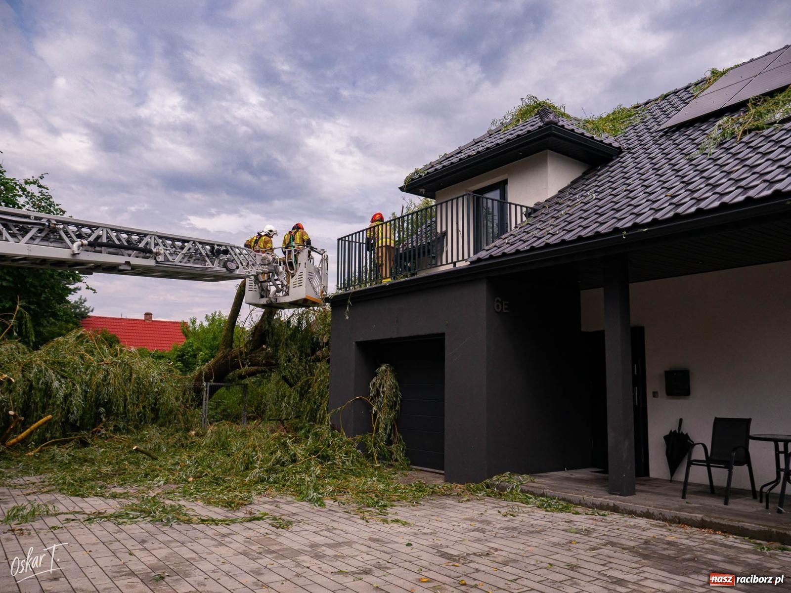 Zdjęcie w galerii na portalu naszraciborz.pl: Silny wiatr i ulewa przysporzyły pracy strażakom. Seria interwencji w Nędzy [FOTO] wiadomości z regionu