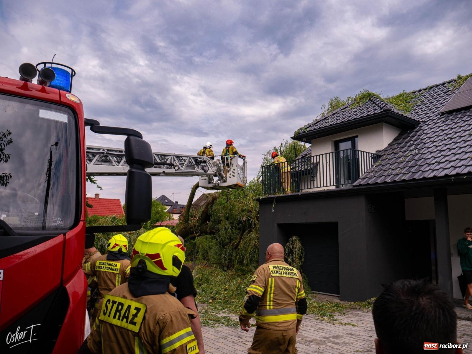 Zdjęcie w galerii na portalu naszraciborz.pl: Silny wiatr i ulewa przysporzyły pracy strażakom. Seria interwencji w Nędzy [FOTO] wiadomości z regionu