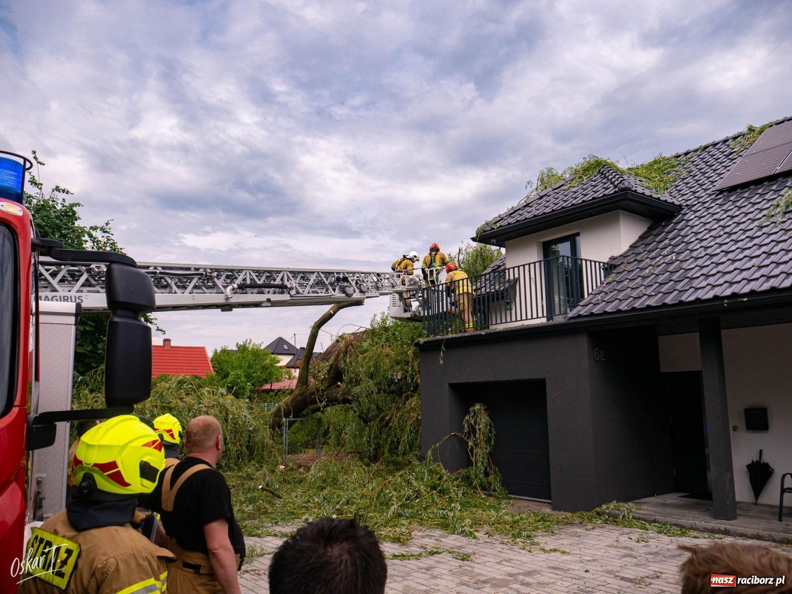 Zdjęcie w galerii na portalu naszraciborz.pl: Silny wiatr i ulewa przysporzyły pracy strażakom. Seria interwencji w Nędzy [FOTO] wiadomości z regionu