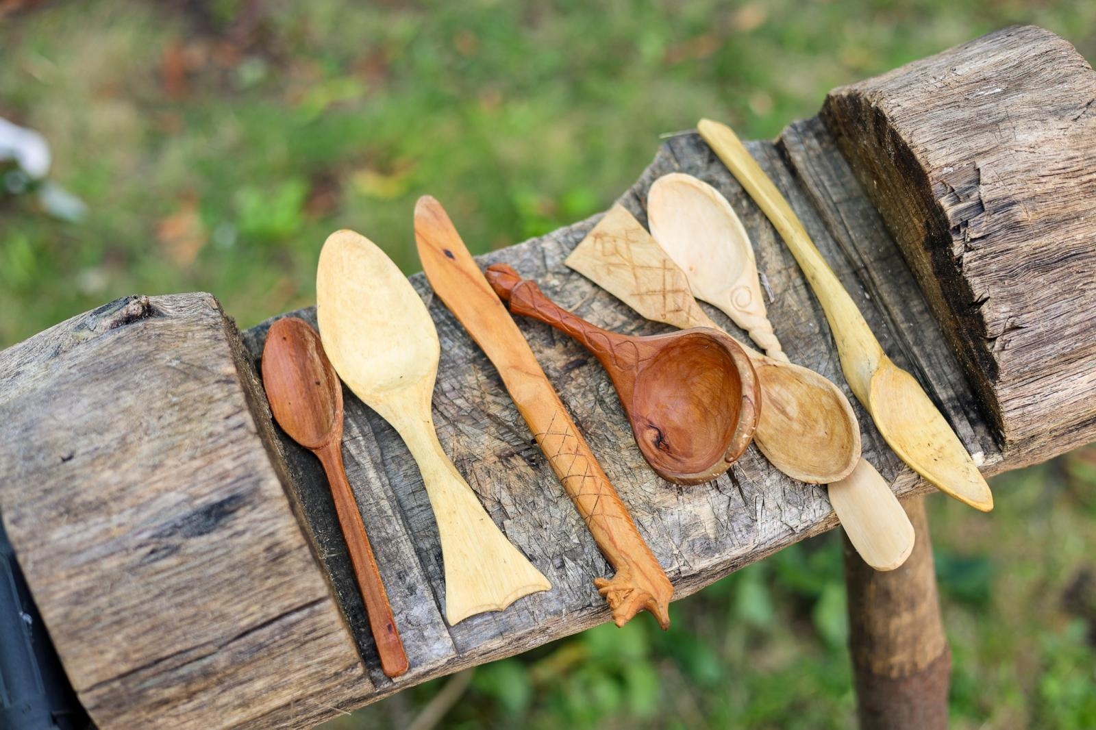Zdjęcie w galerii na portalu naszraciborz.pl: Warsztaty strugania łyżek - Lato z RCK wiadomości z regionu