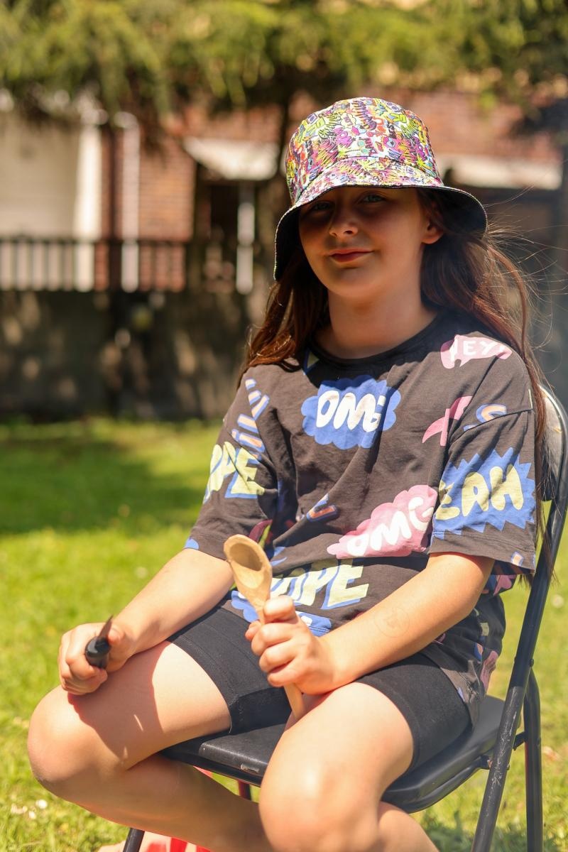 Zdjęcie w galerii na portalu naszraciborz.pl: Warsztaty strugania łyżek - Lato z RCK wiadomości z regionu