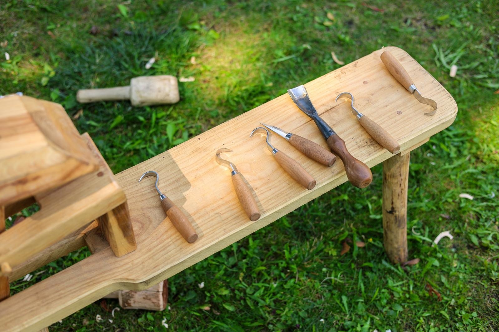 Zdjęcie w galerii na portalu naszraciborz.pl: Warsztaty strugania łyżek - Lato z RCK wiadomości z regionu