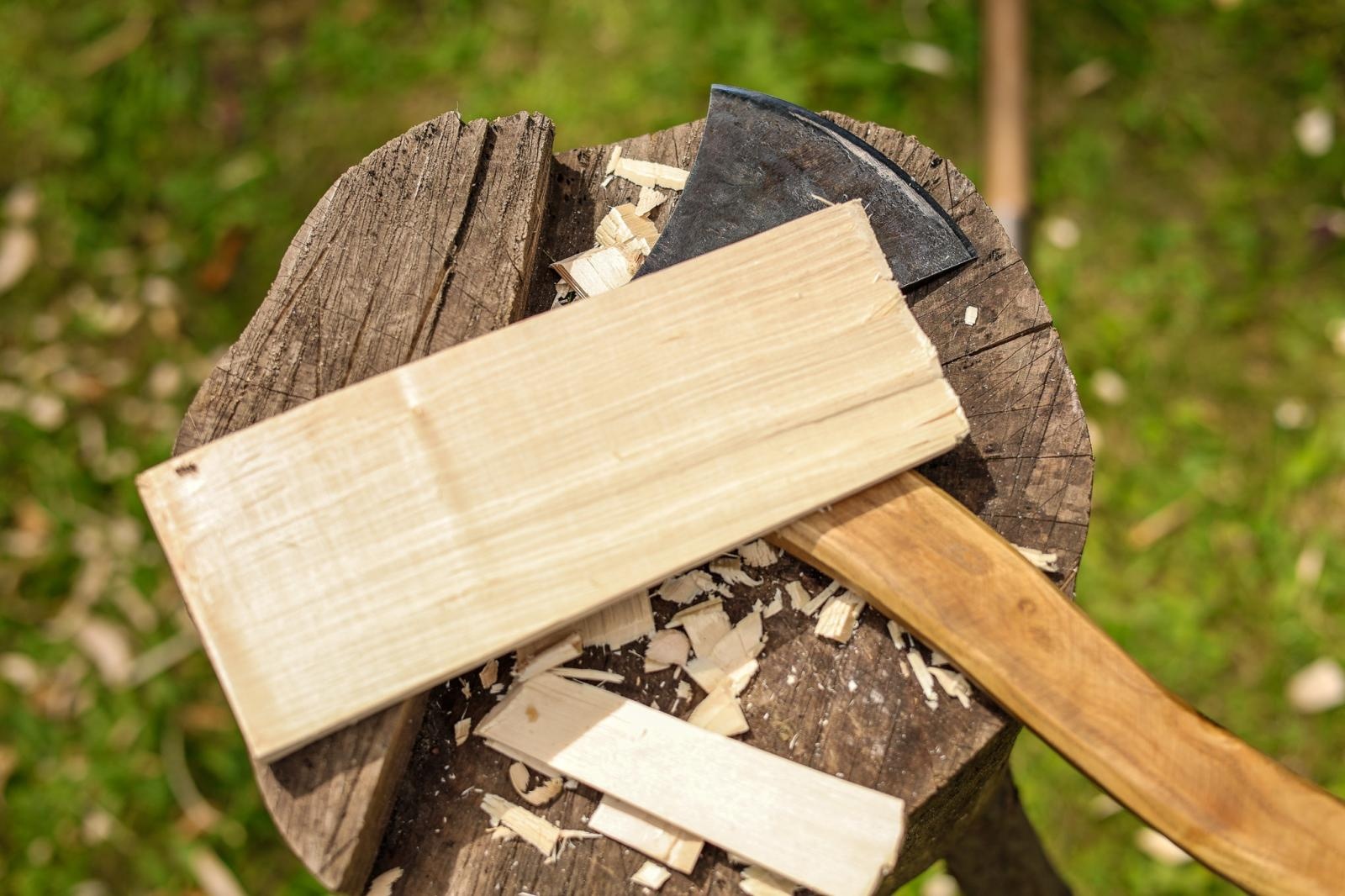Zdjęcie w galerii na portalu naszraciborz.pl: Warsztaty strugania łyżek - Lato z RCK wiadomości z regionu