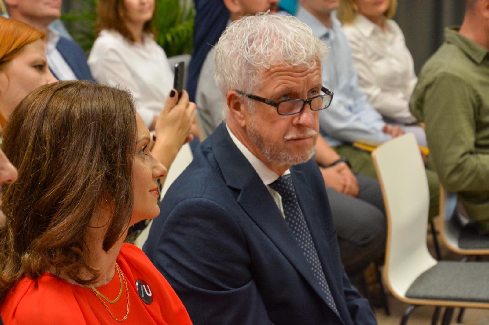 Zdjęcie w galerii na portalu naszraciborz.pl: #Spotkajmy się. Na dworcu w Raciborzu powstało laboratorium społeczne wiadomości z regionu