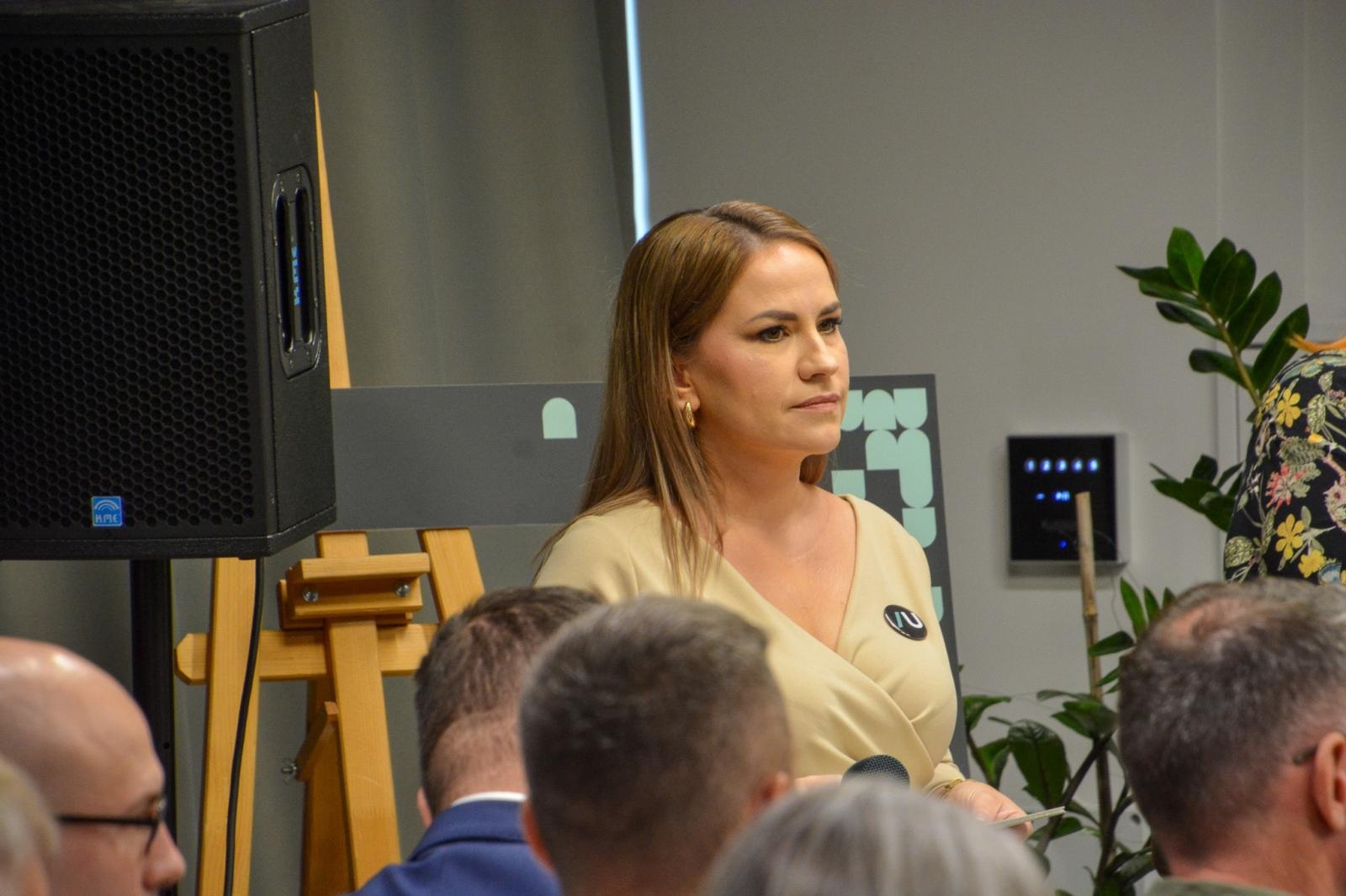 Zdjęcie w galerii na portalu naszraciborz.pl: #Spotkajmy się. Na dworcu w Raciborzu powstało laboratorium społeczne wiadomości z regionu