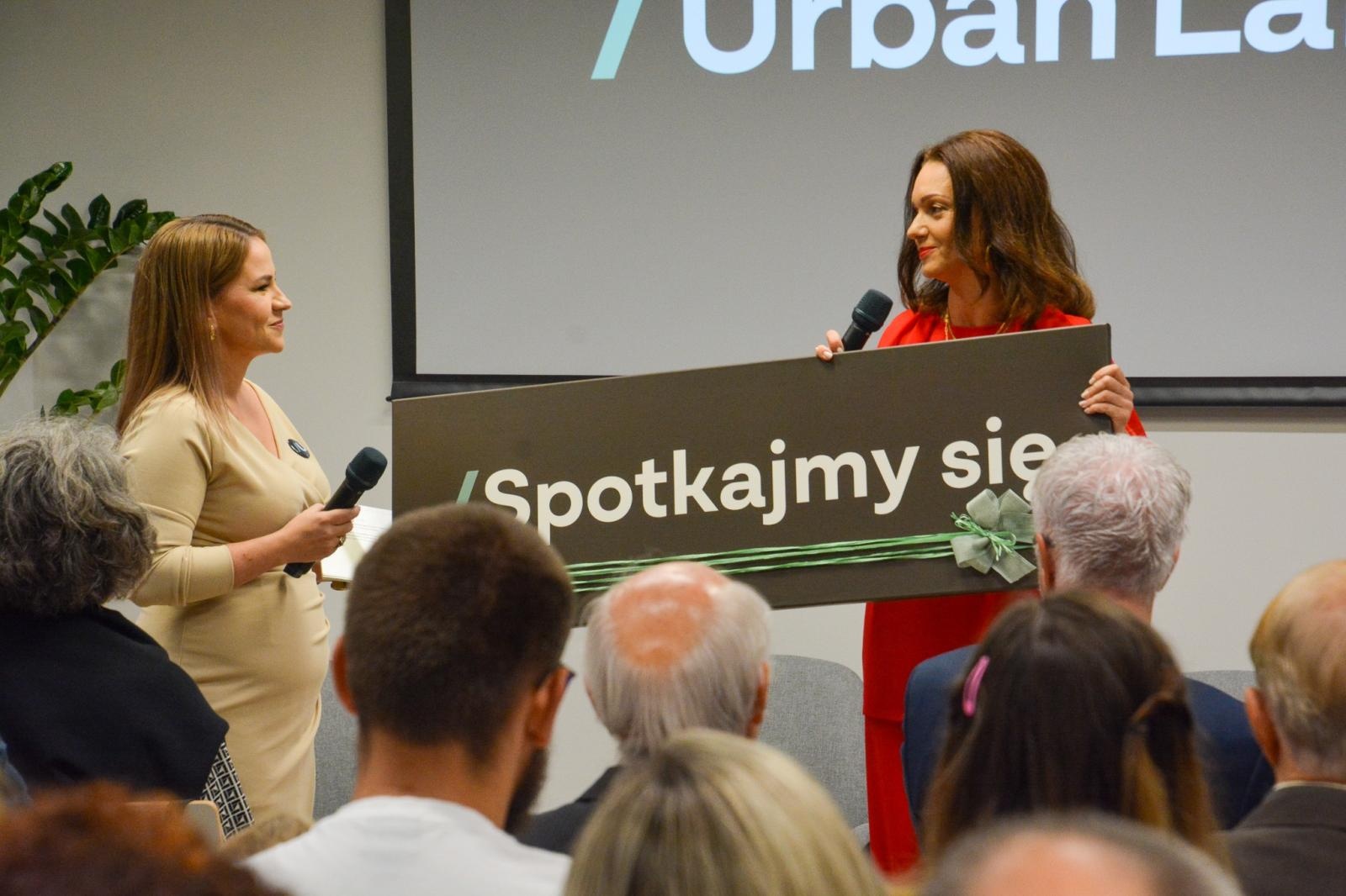 Zdjęcie w galerii na portalu naszraciborz.pl: #Spotkajmy się. Na dworcu w Raciborzu powstało laboratorium społeczne wiadomości z regionu