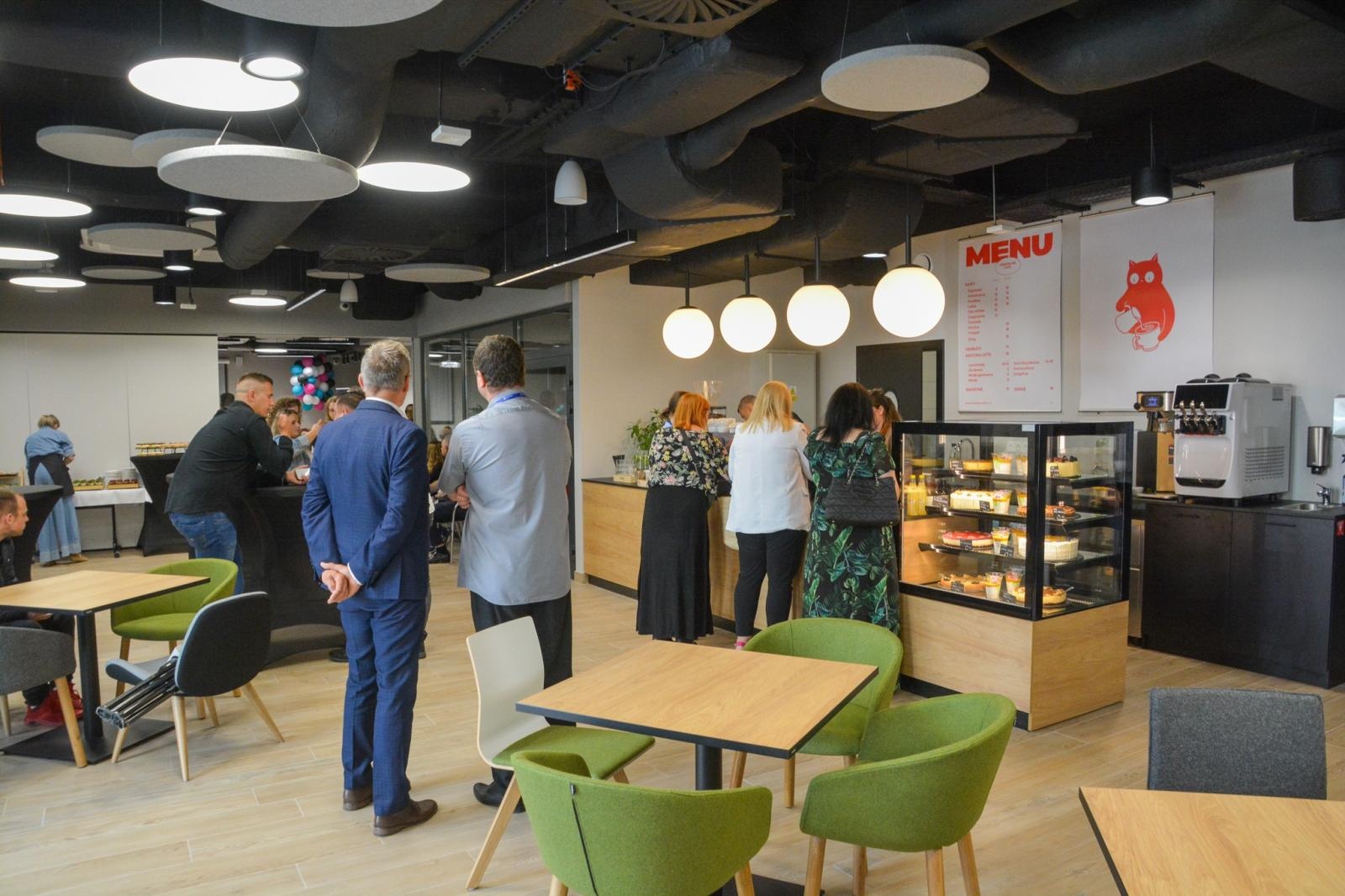 Zdjęcie w galerii na portalu naszraciborz.pl: #Spotkajmy się. Na dworcu w Raciborzu powstało laboratorium społeczne wiadomości z regionu