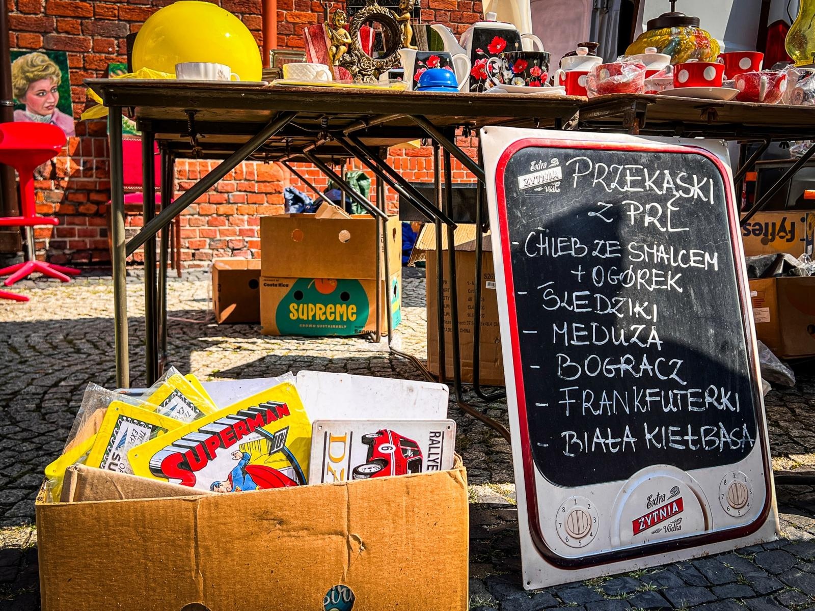 Zdjęcie w galerii na portalu naszraciborz.pl: Letnie słońce i duch przeszłości na placu Dominikańskim [FOTO] wiadomości z regionu