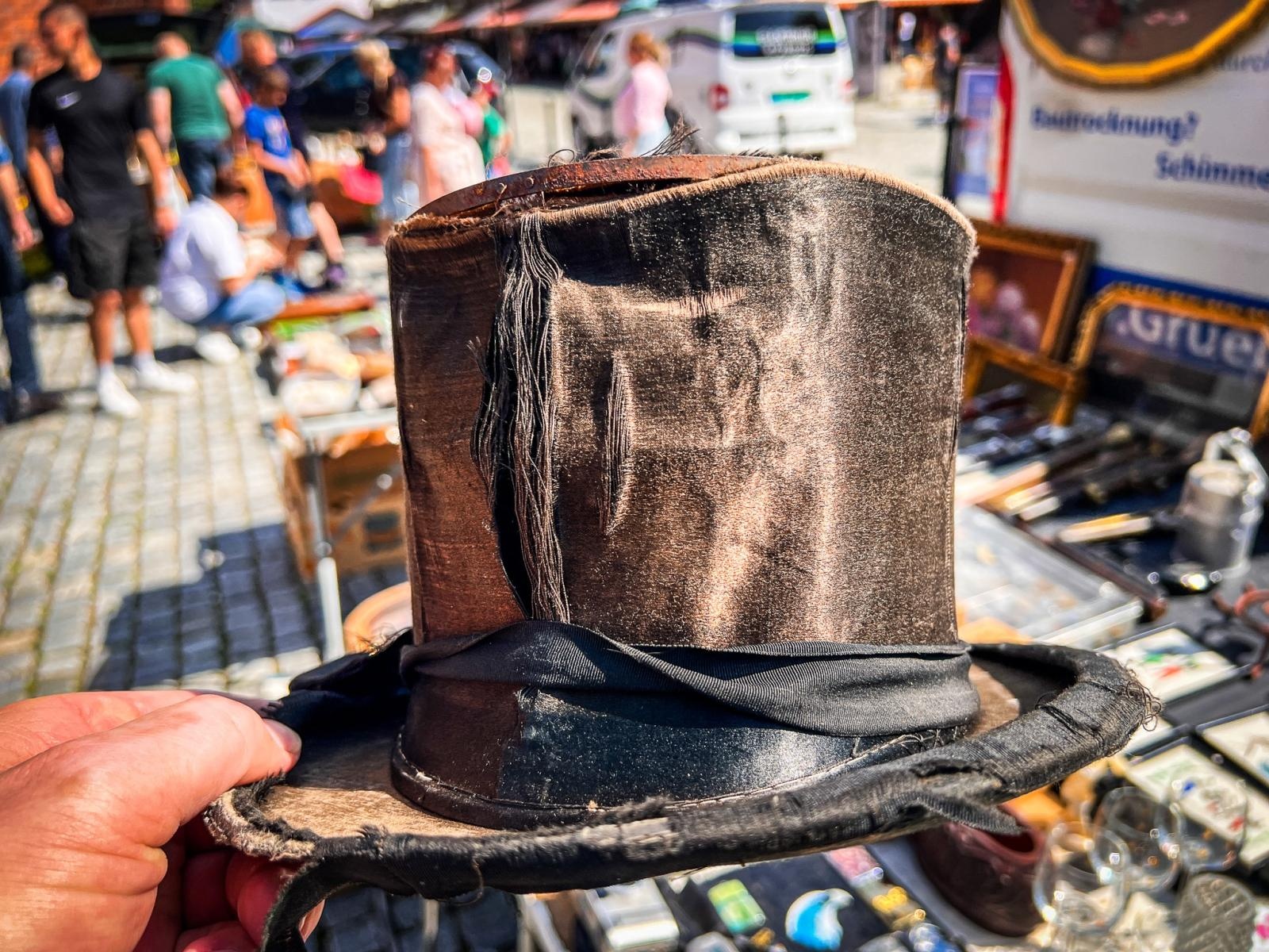 Zdjęcie w galerii na portalu naszraciborz.pl: Letnie słońce i duch przeszłości na placu Dominikańskim [FOTO] wiadomości z regionu