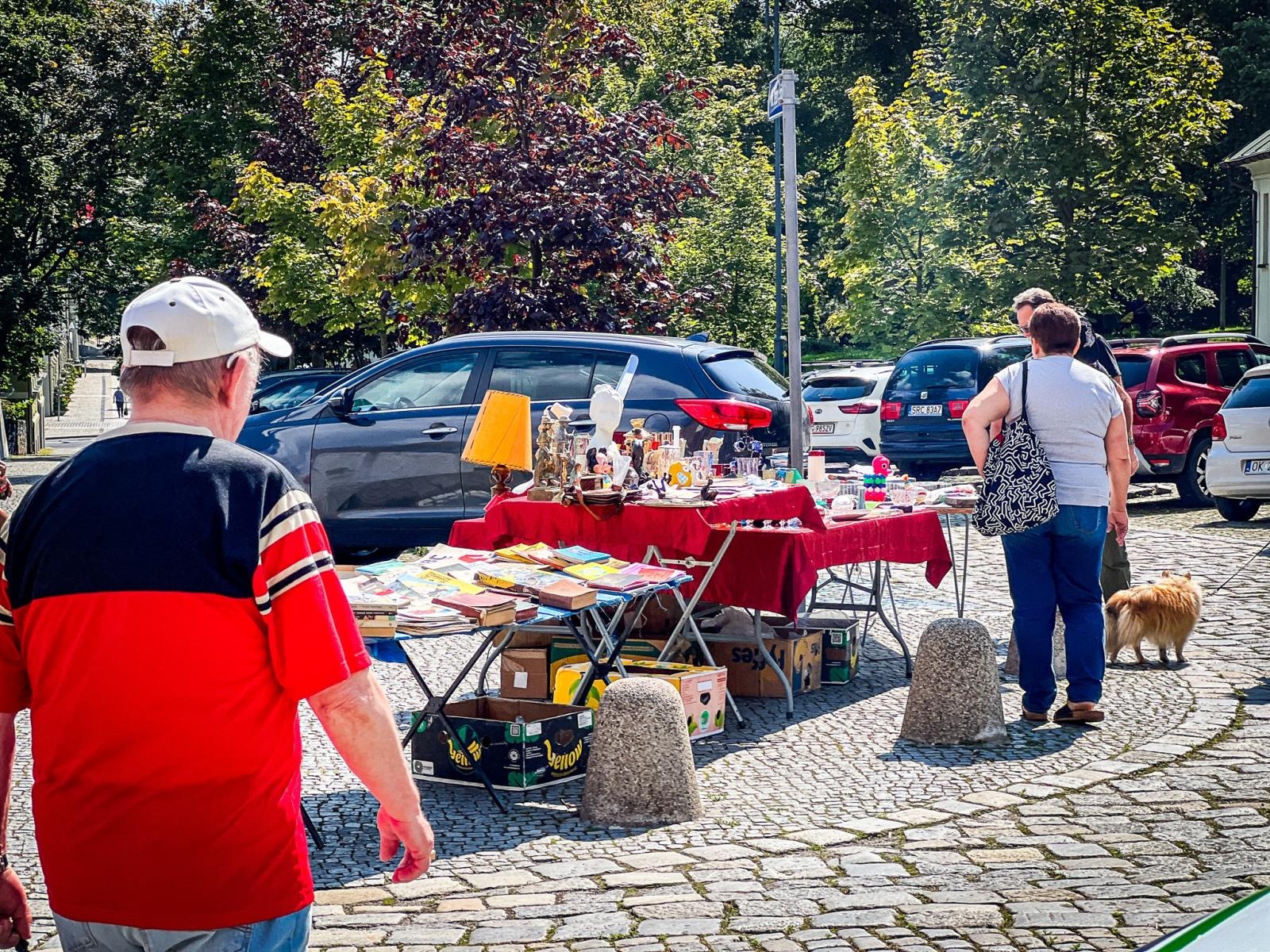 Zdjęcie w galerii na portalu naszraciborz.pl: Letnie słońce i duch przeszłości na placu Dominikańskim [FOTO] wiadomości z regionu