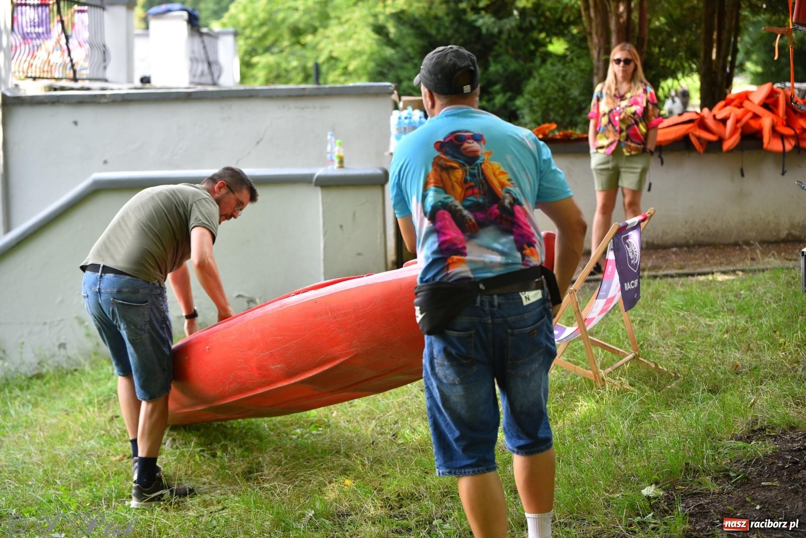 Zdjęcie w galerii na portalu naszraciborz.pl: Pożegnanie lata z Fundacją PORT – bezpłatny spływ kajakowy w Parku im. Miasta Roth wiadomości z regionu