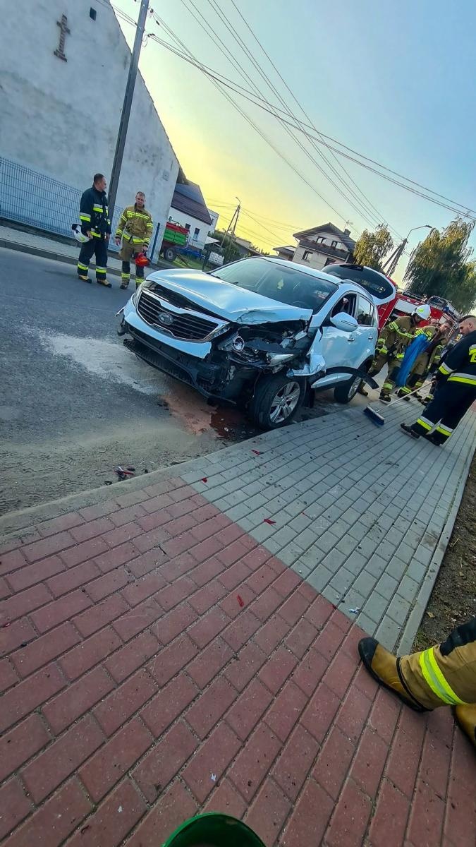 Zdjęcie w galerii na portalu naszraciborz.pl: Zderzenie na ul. Kopernika w Borucinie. Straty sięgają 40 tysięcy złotych wiadomości z regionu