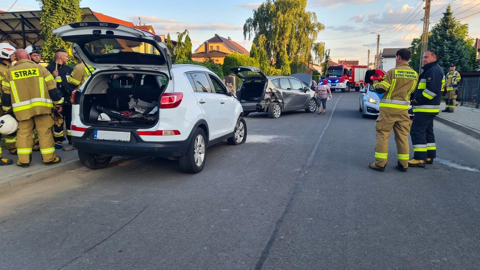Zdjęcie w galerii na portalu naszraciborz.pl: Zderzenie na ul. Kopernika w Borucinie. Straty sięgają 40 tysięcy złotych wiadomości z regionu