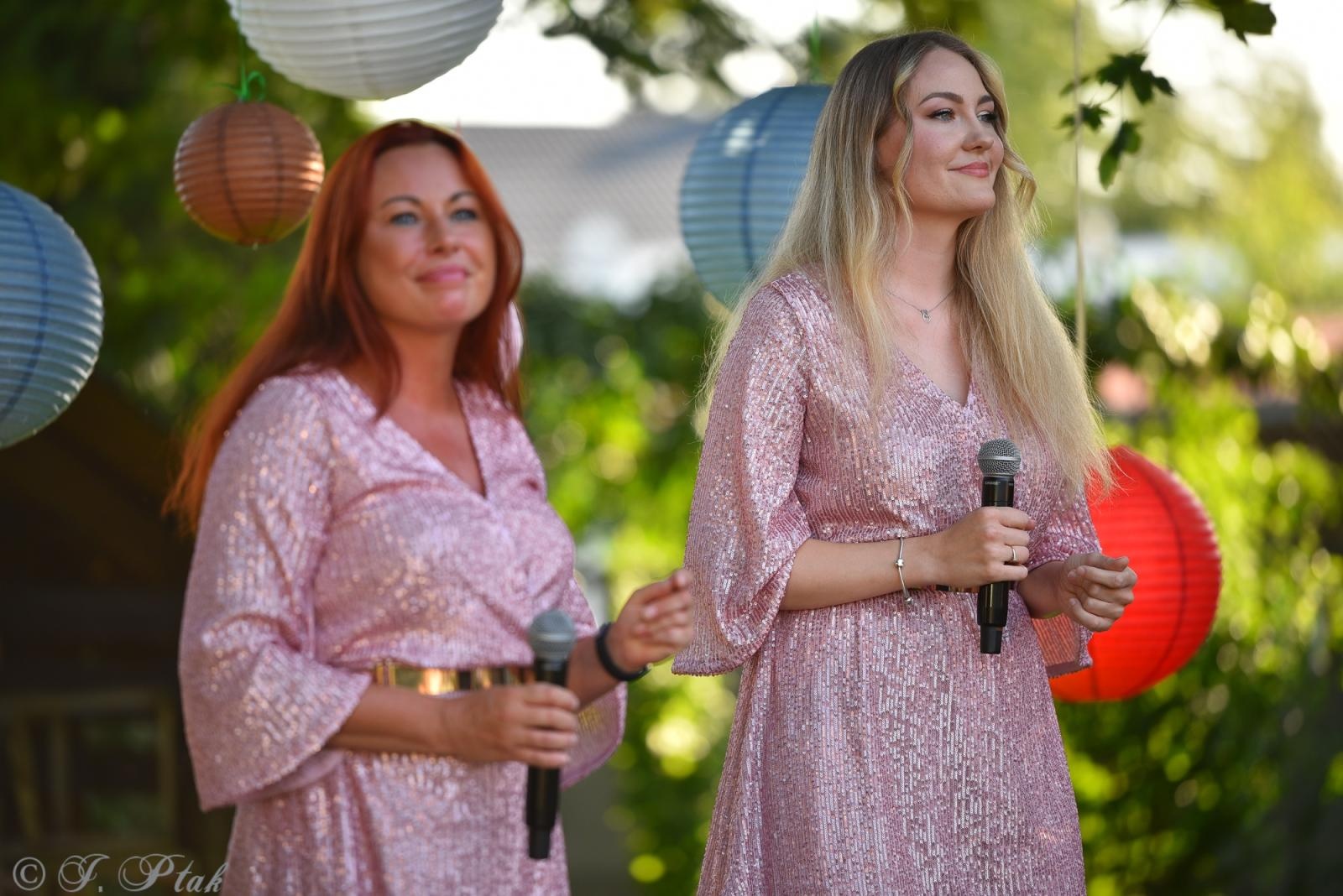 Zdjęcie w galerii na portalu naszraciborz.pl: Letnie granie w ogrodzie Strzechy. Za nami swingowy koncert Silesian Jazz Daughters wiadomości z regionu