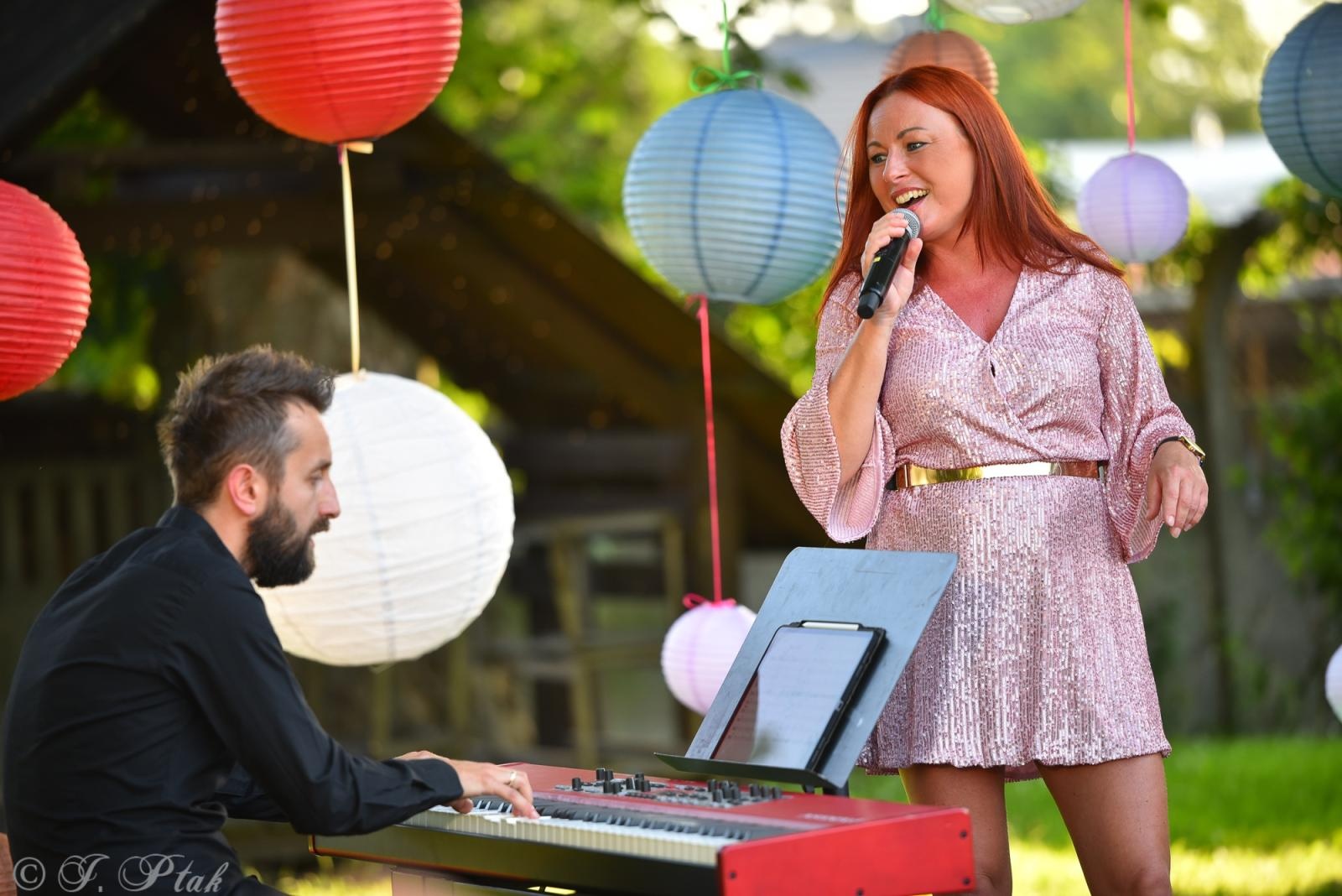 Zdjęcie w galerii na portalu naszraciborz.pl: Letnie granie w ogrodzie Strzechy. Za nami swingowy koncert Silesian Jazz Daughters wiadomości z regionu