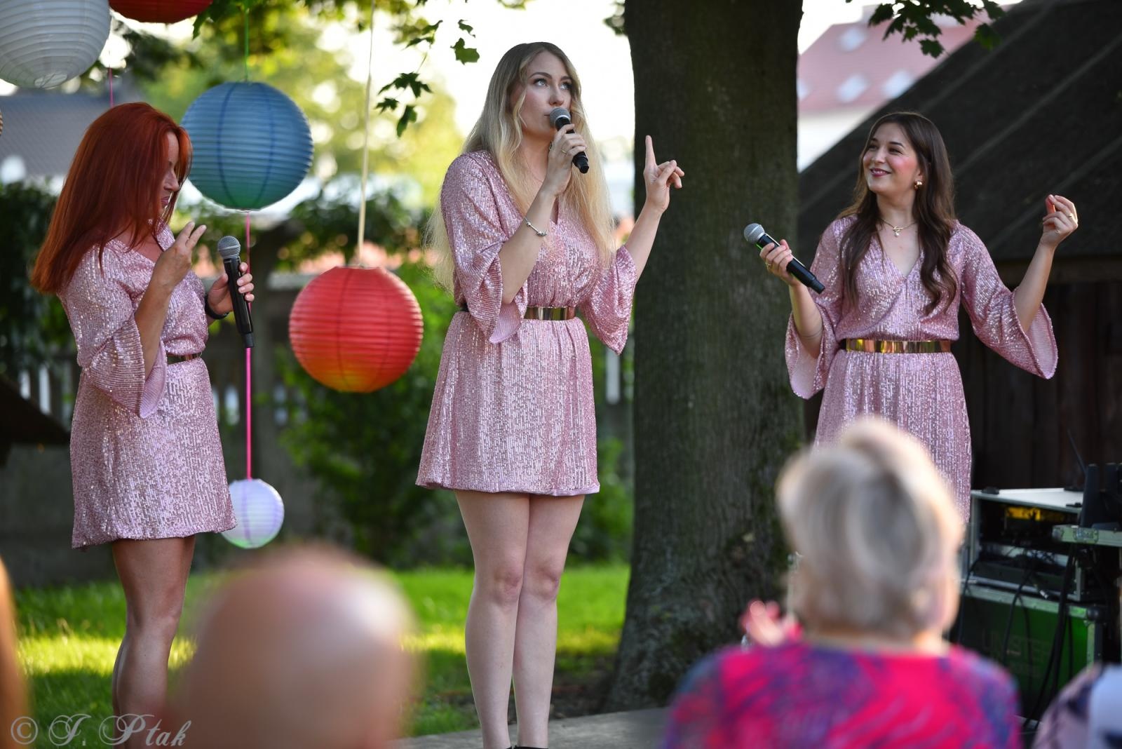 Zdjęcie w galerii na portalu naszraciborz.pl: Letnie granie w ogrodzie Strzechy. Za nami swingowy koncert Silesian Jazz Daughters wiadomości z regionu