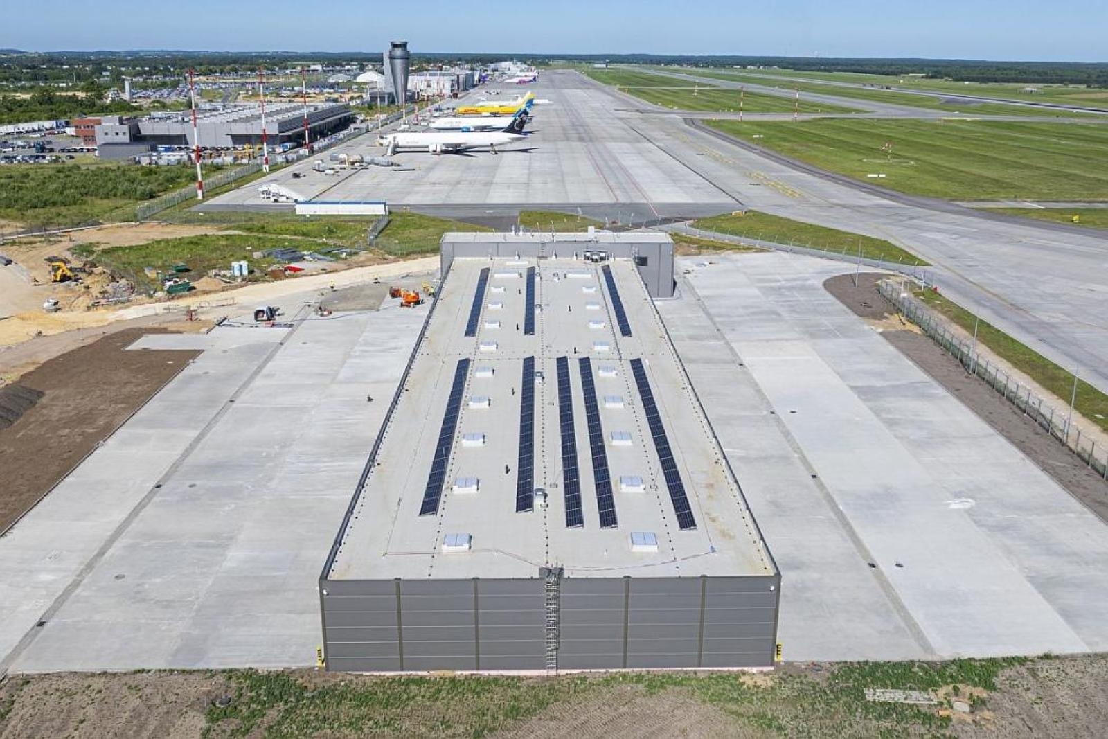 Zdjęcie w galerii na portalu naszraciborz.pl: Lotnisko w Pyrzowicach – rekordy i inwestycje wiadomości z regionu