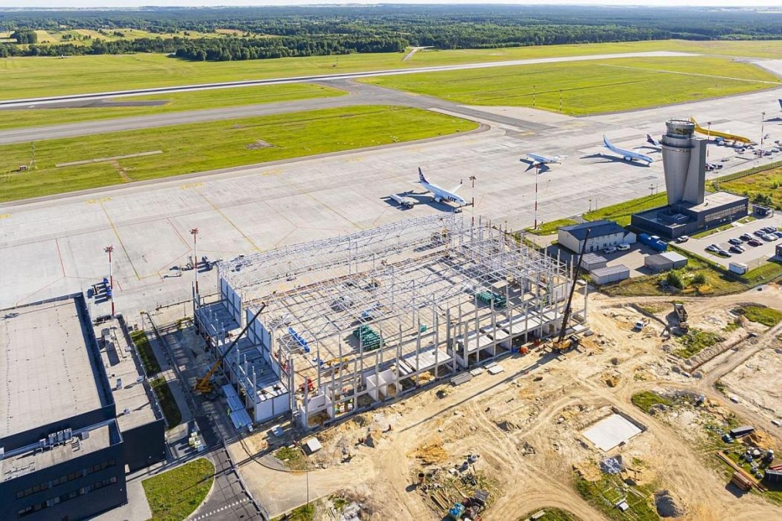 Zdjęcie w galerii na portalu naszraciborz.pl: Lotnisko w Pyrzowicach – rekordy i inwestycje wiadomości z regionu