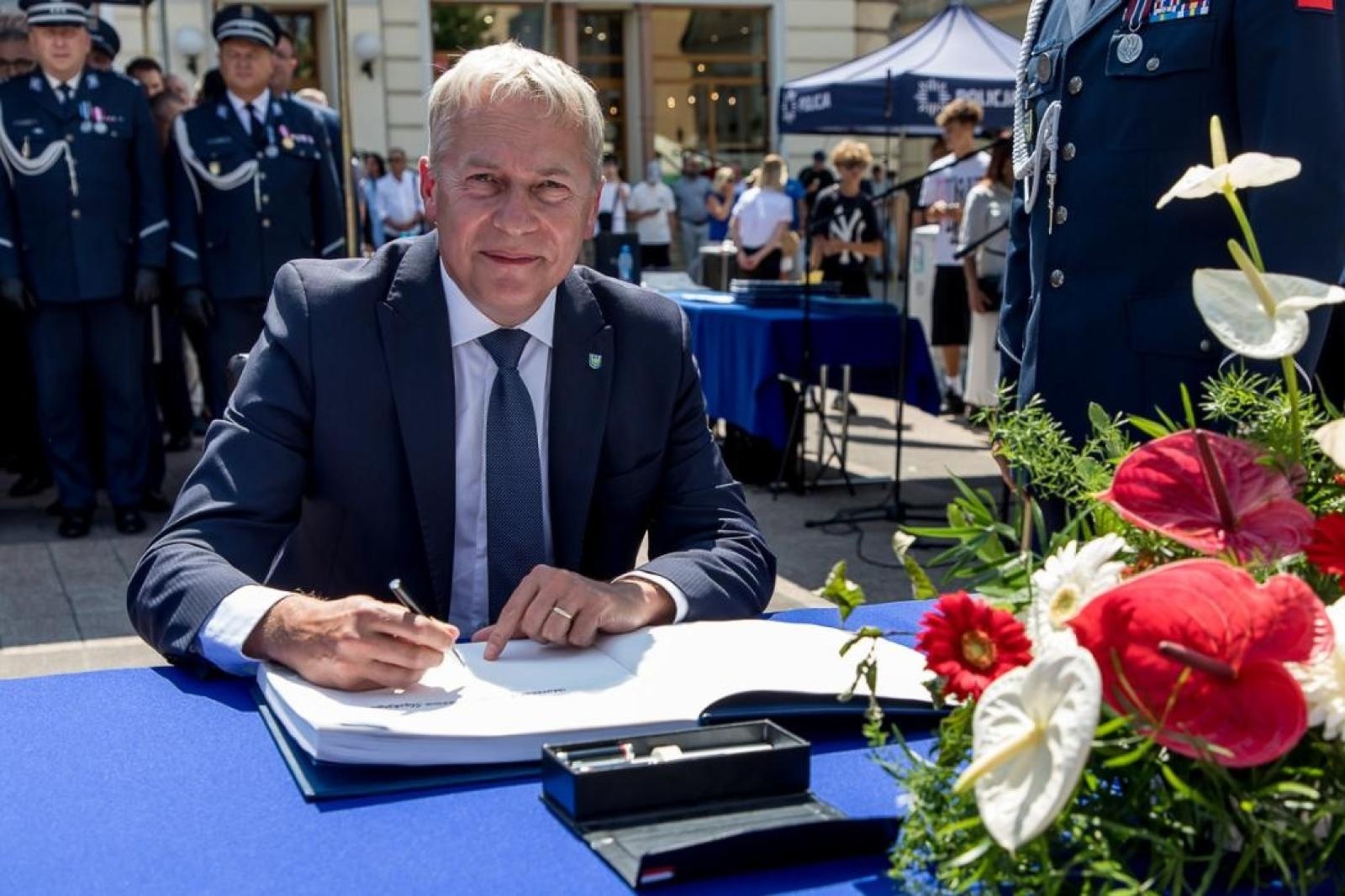 Zdjęcie w galerii na portalu naszraciborz.pl: W Rybniku odbyły się tegoroczne wojewódzkie obchody Święta Policji wiadomości z regionu