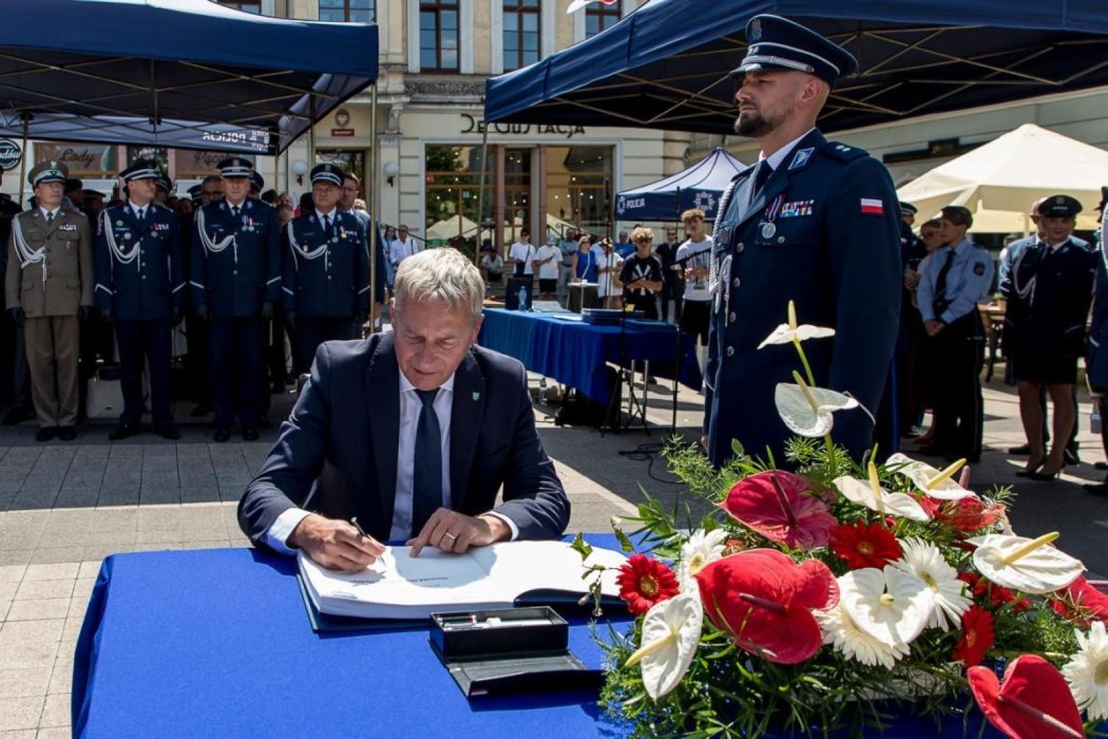 Zdjęcie w galerii na portalu naszraciborz.pl: W Rybniku odbyły się tegoroczne wojewódzkie obchody Święta Policji wiadomości z regionu