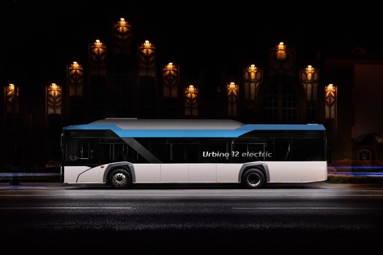 Zdjęcie w galerii na portalu naszraciborz.pl: Cztery elektryczne Solarisy dla Raciborza. Miejska spółka inwestuje w ekologiczny transport [FOTO] wiadomości z regionu