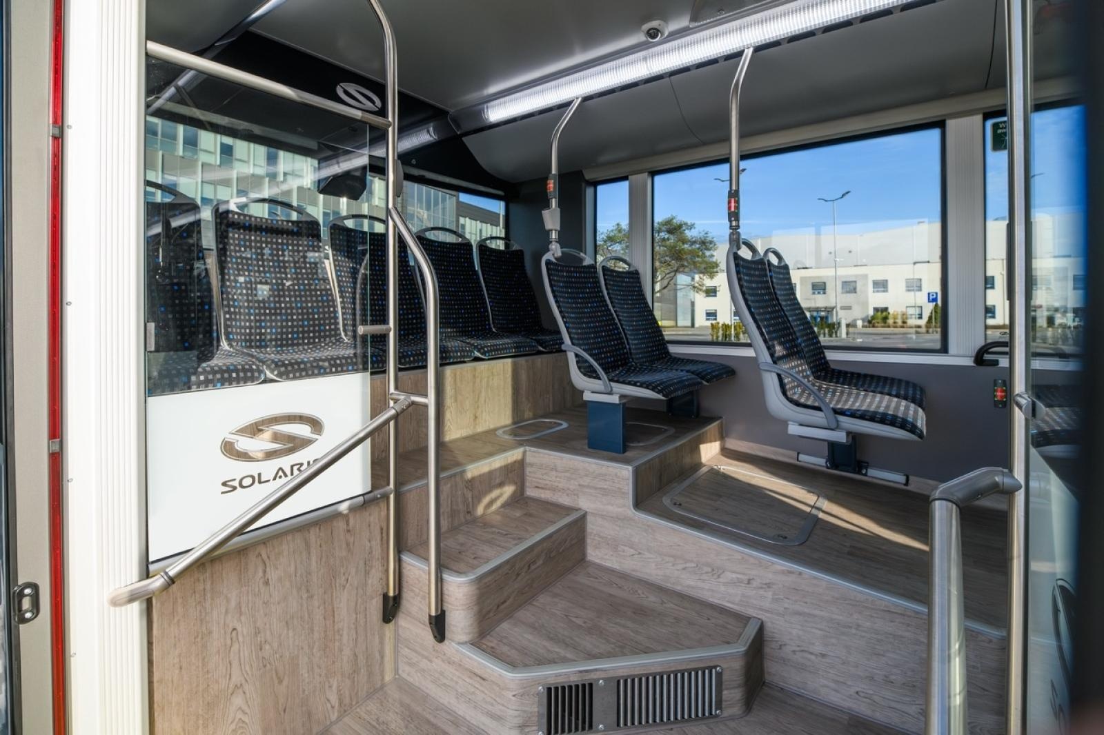 Zdjęcie w galerii na portalu naszraciborz.pl: Cztery elektryczne Solarisy dla Raciborza. Miejska spółka inwestuje w ekologiczny transport [FOTO] wiadomości z regionu