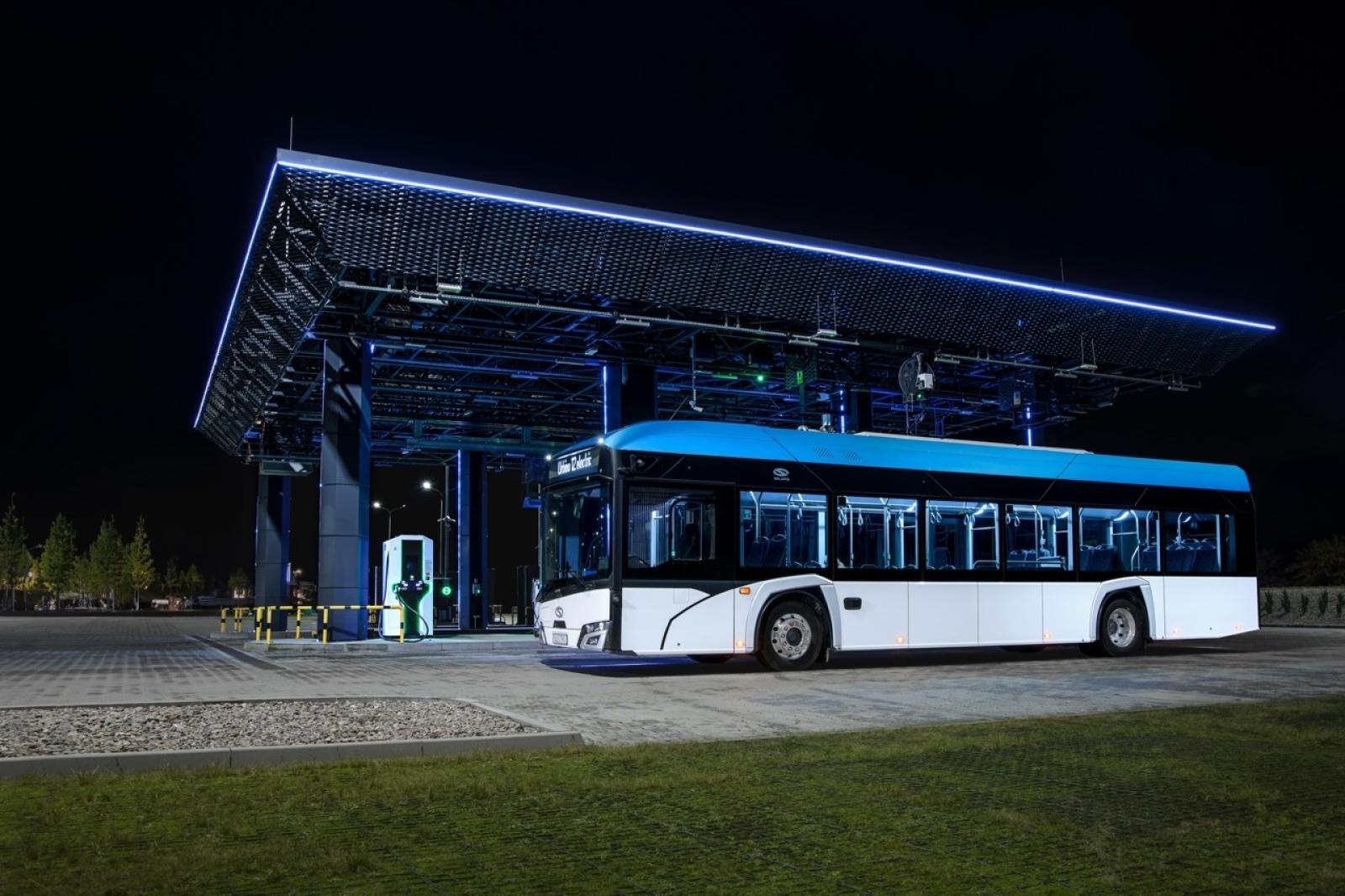 Zdjęcie w galerii na portalu naszraciborz.pl: Cztery elektryczne Solarisy dla Raciborza. Miejska spółka inwestuje w ekologiczny transport [FOTO] wiadomości z regionu