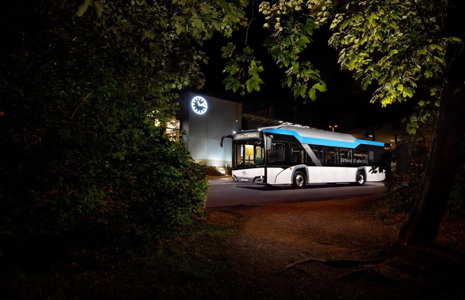 Zdjęcie w galerii na portalu naszraciborz.pl: Cztery elektryczne Solarisy dla Raciborza. Miejska spółka inwestuje w ekologiczny transport [FOTO] wiadomości z regionu